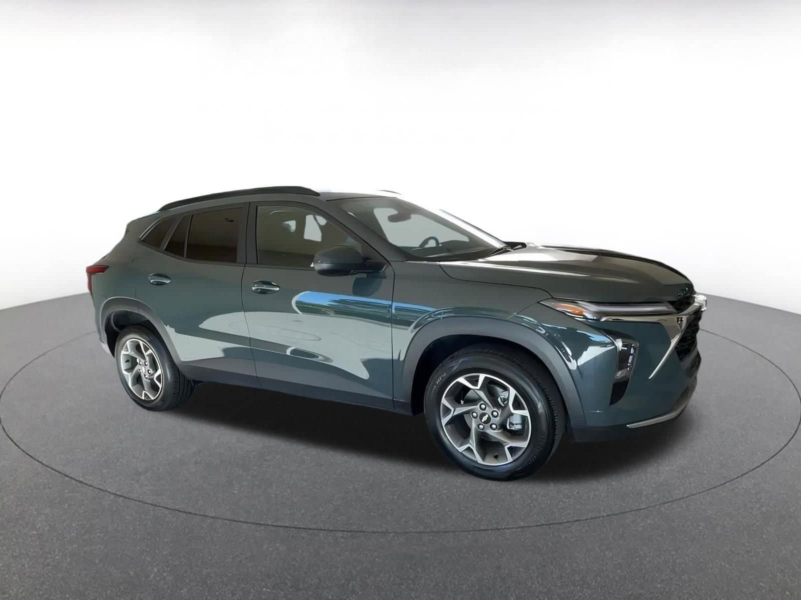 Thumbnail: 2025 Chevrolet Trax - 2