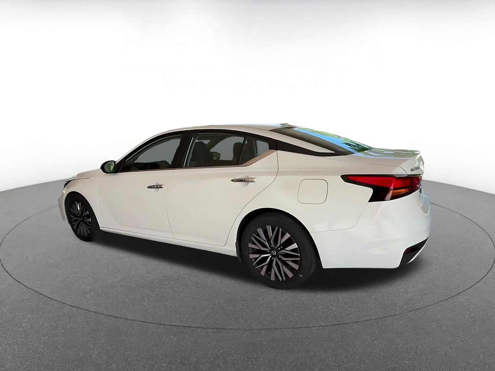 Thumbnail: 2025 Nissan Altima - 9