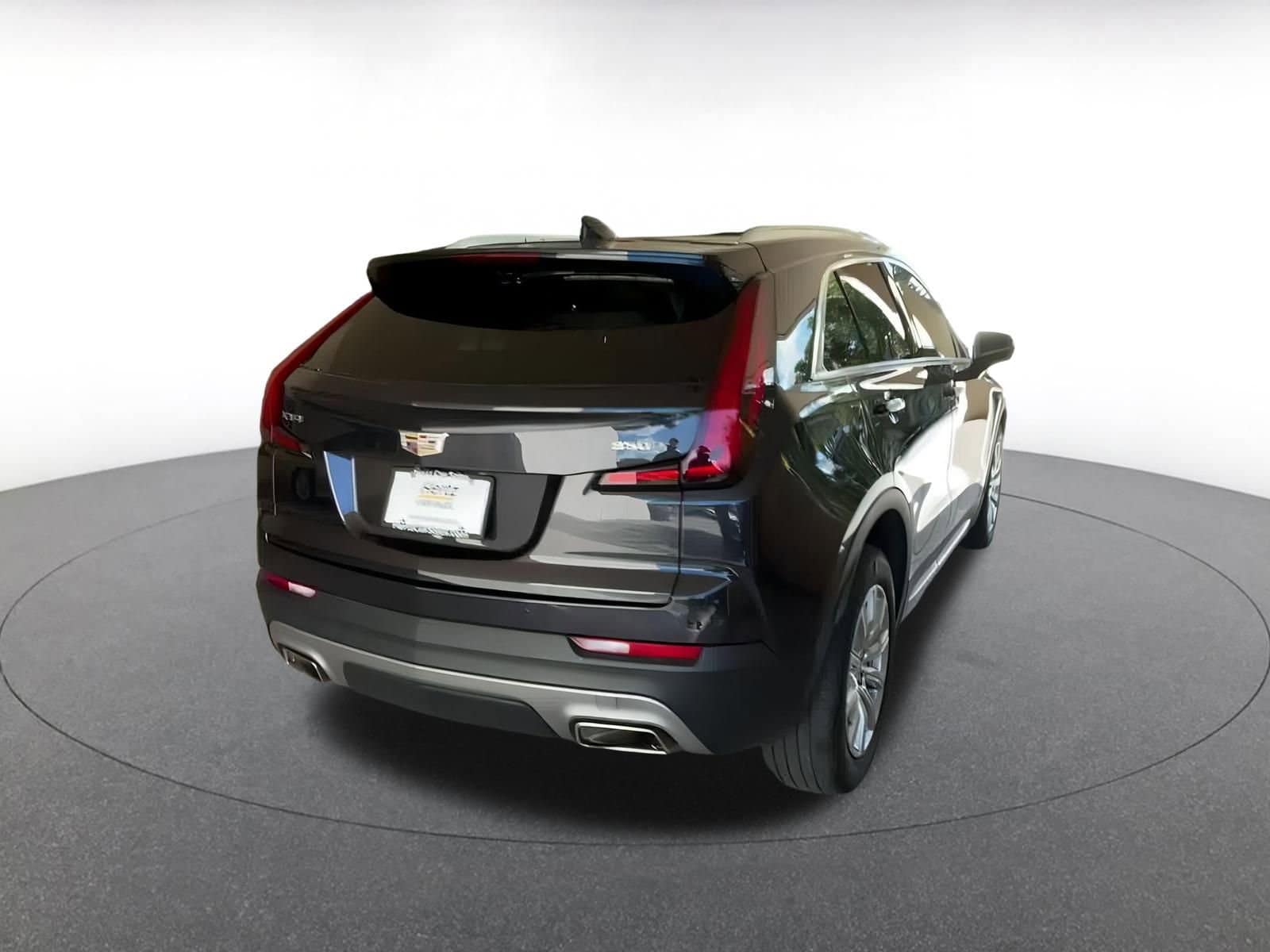 Thumbnail: 2023 Cadillac XT4 - 14