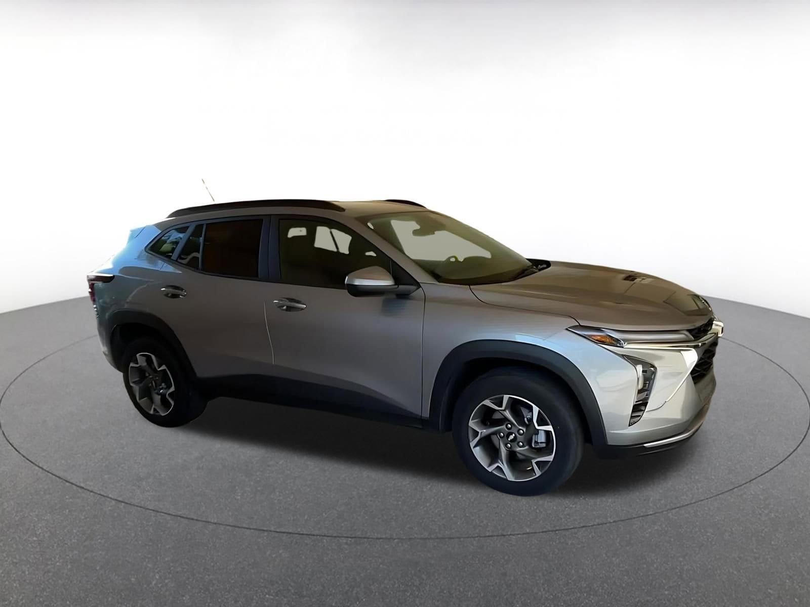 Thumbnail: 2025 Chevrolet Trax - 2