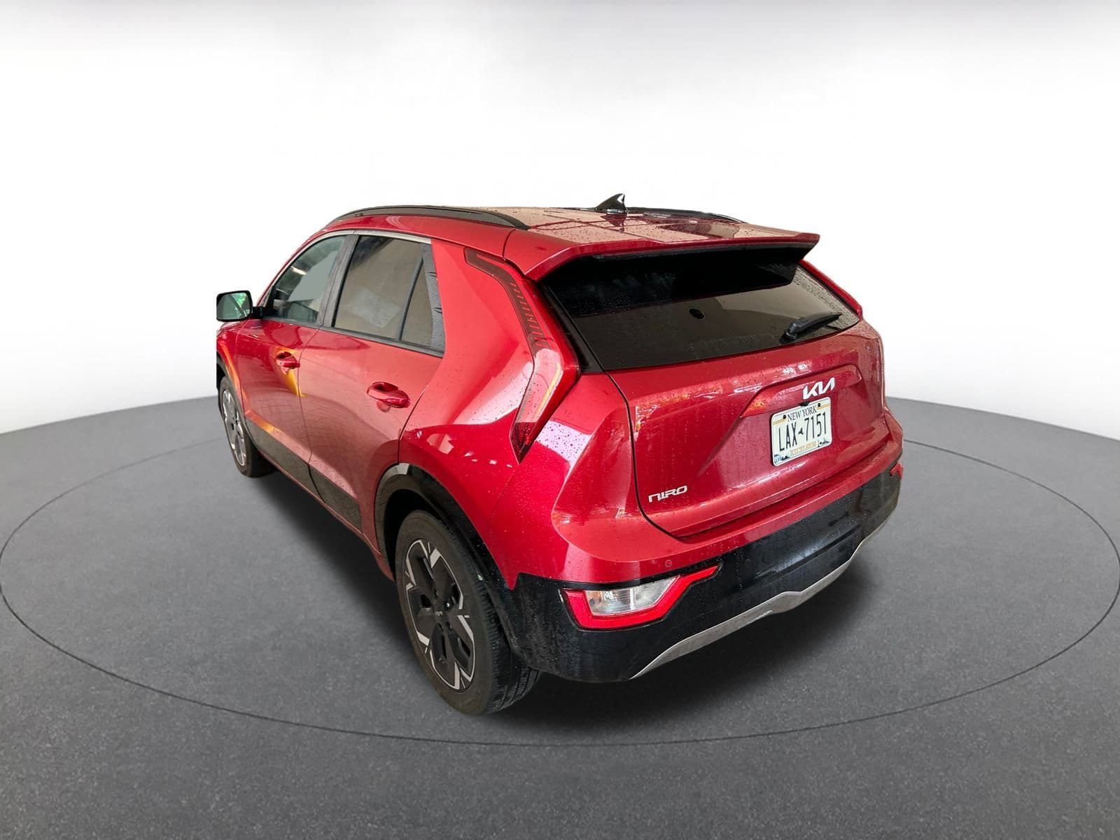 Thumbnail: 2023 Kia Niro - 4