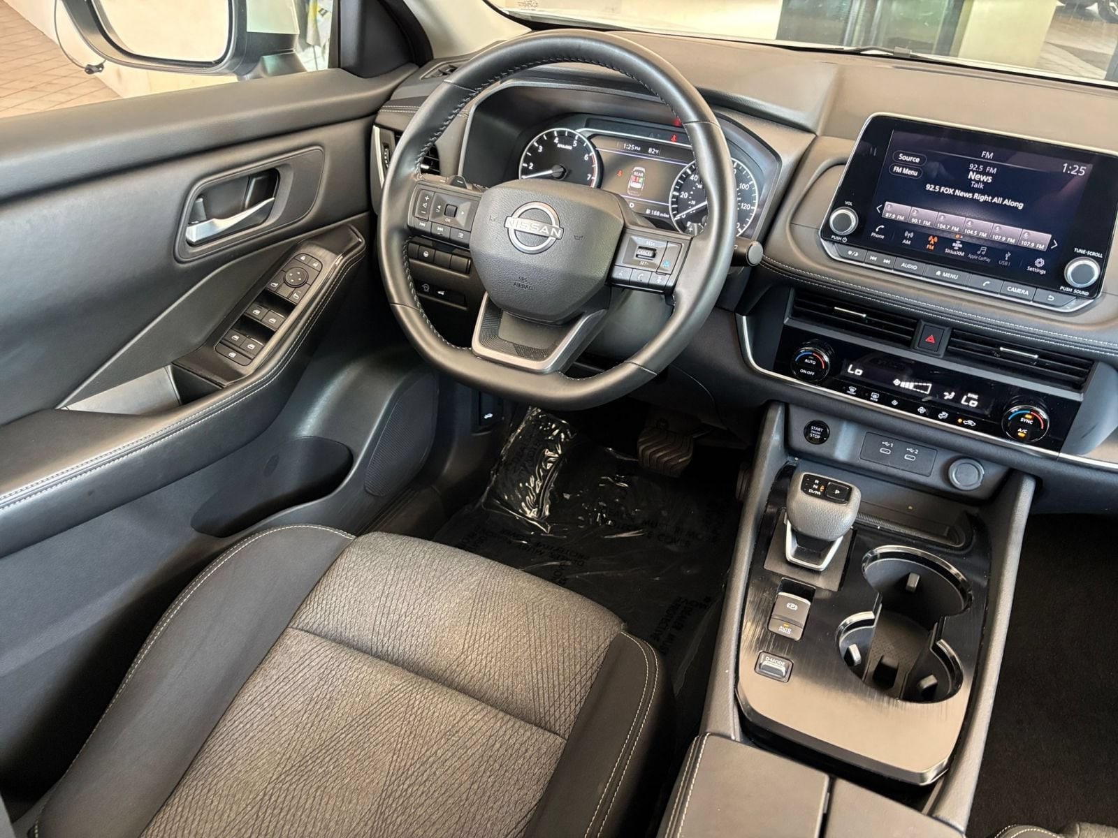 2025 Nissan Rogue SV - Photo 35