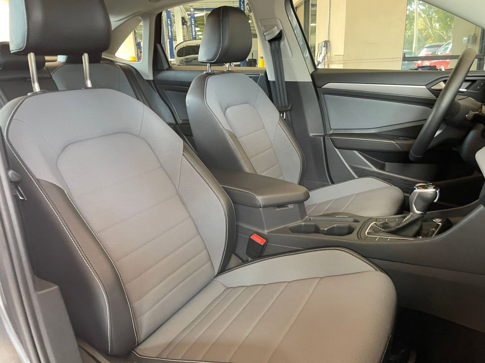 Thumbnail: 2025 Volkswagen Jetta - 30