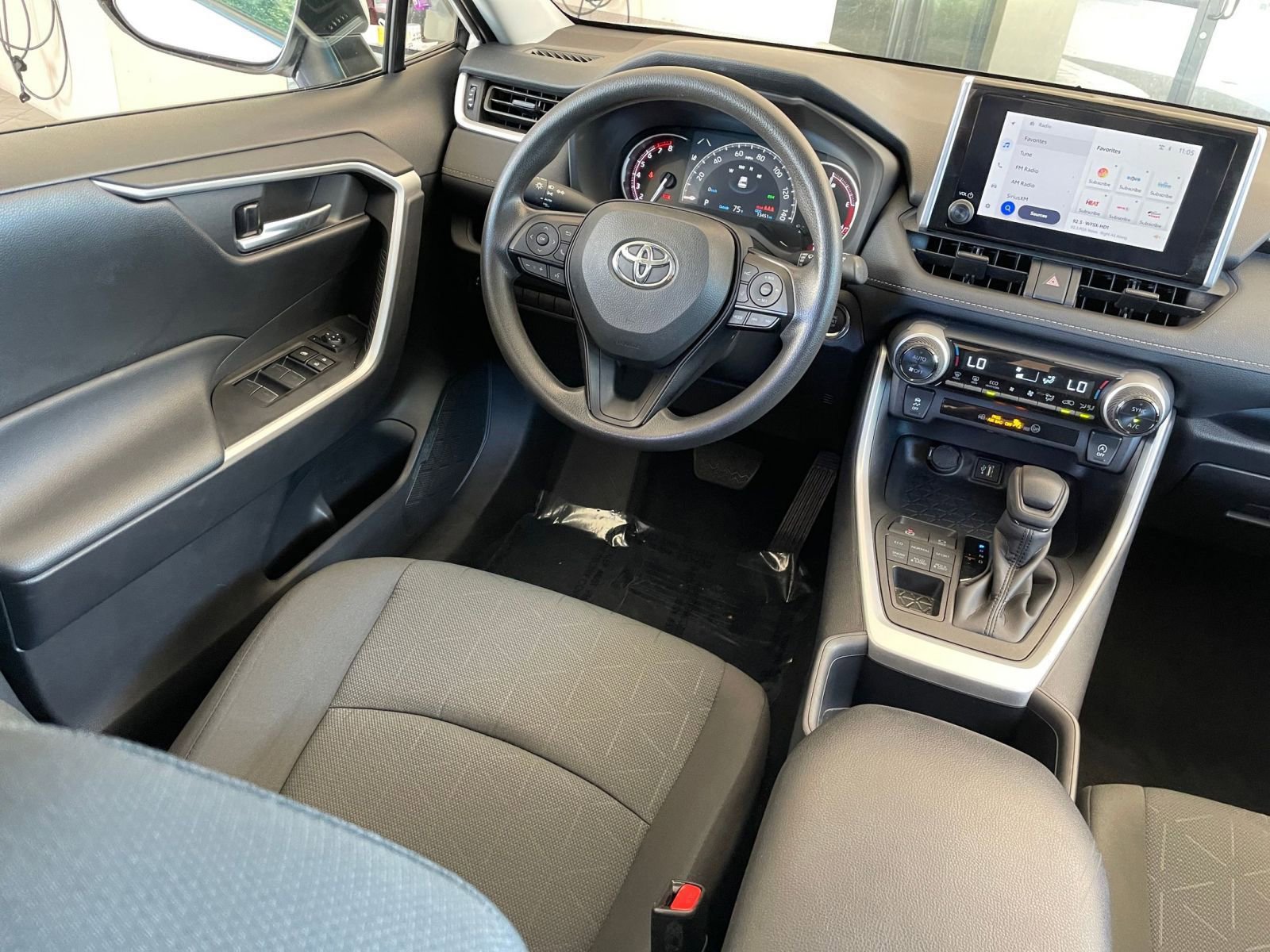 Thumbnail: 2025 Toyota RAV4 - 35