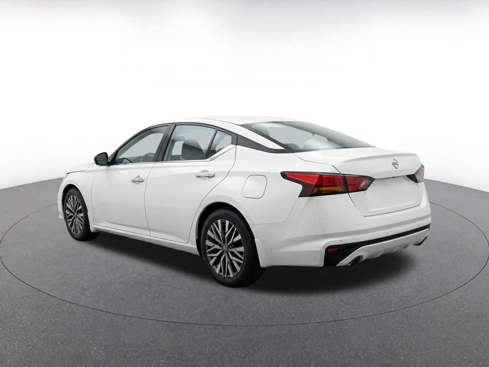 Thumbnail: 2025 Nissan Altima - 10