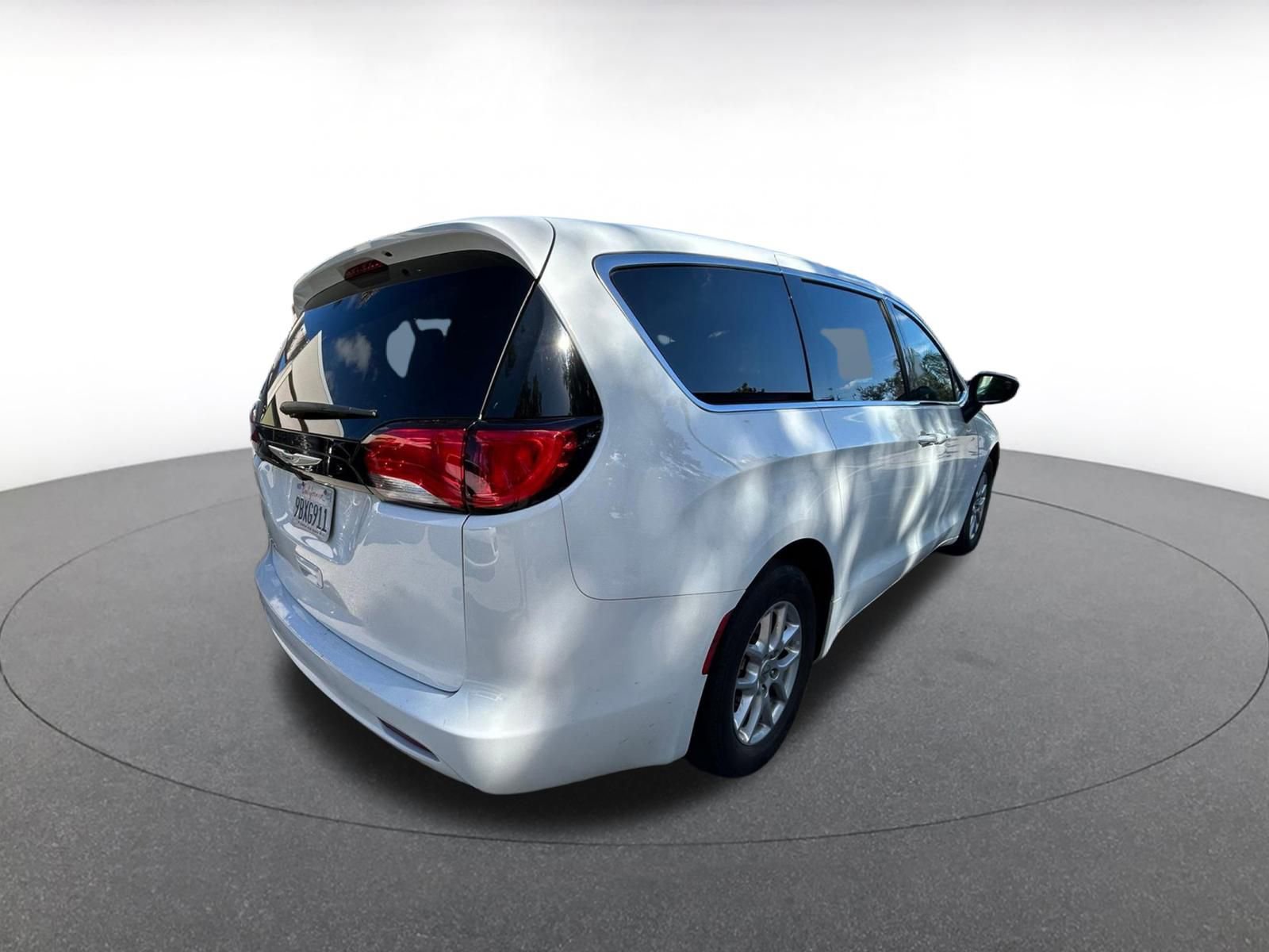 Thumbnail: 2022 Chrysler Voyager - 7