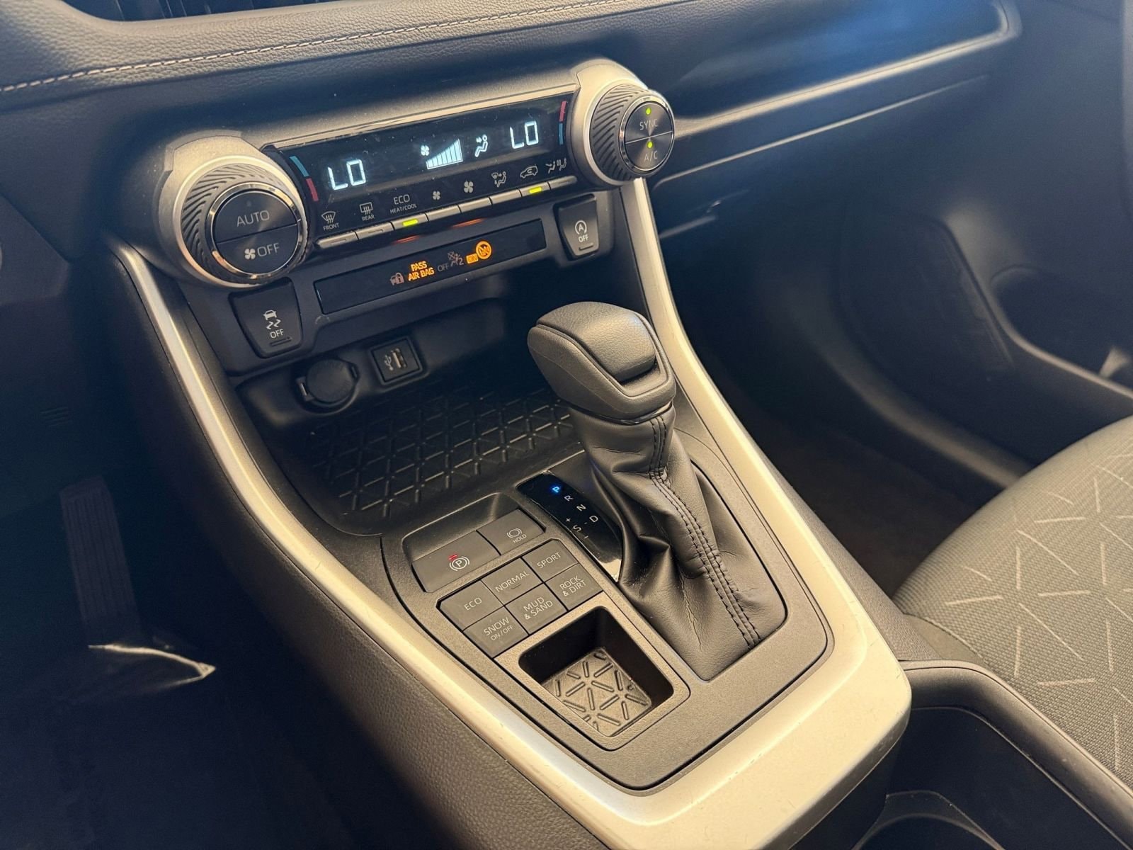 Thumbnail: 2025 Toyota RAV4 - 35