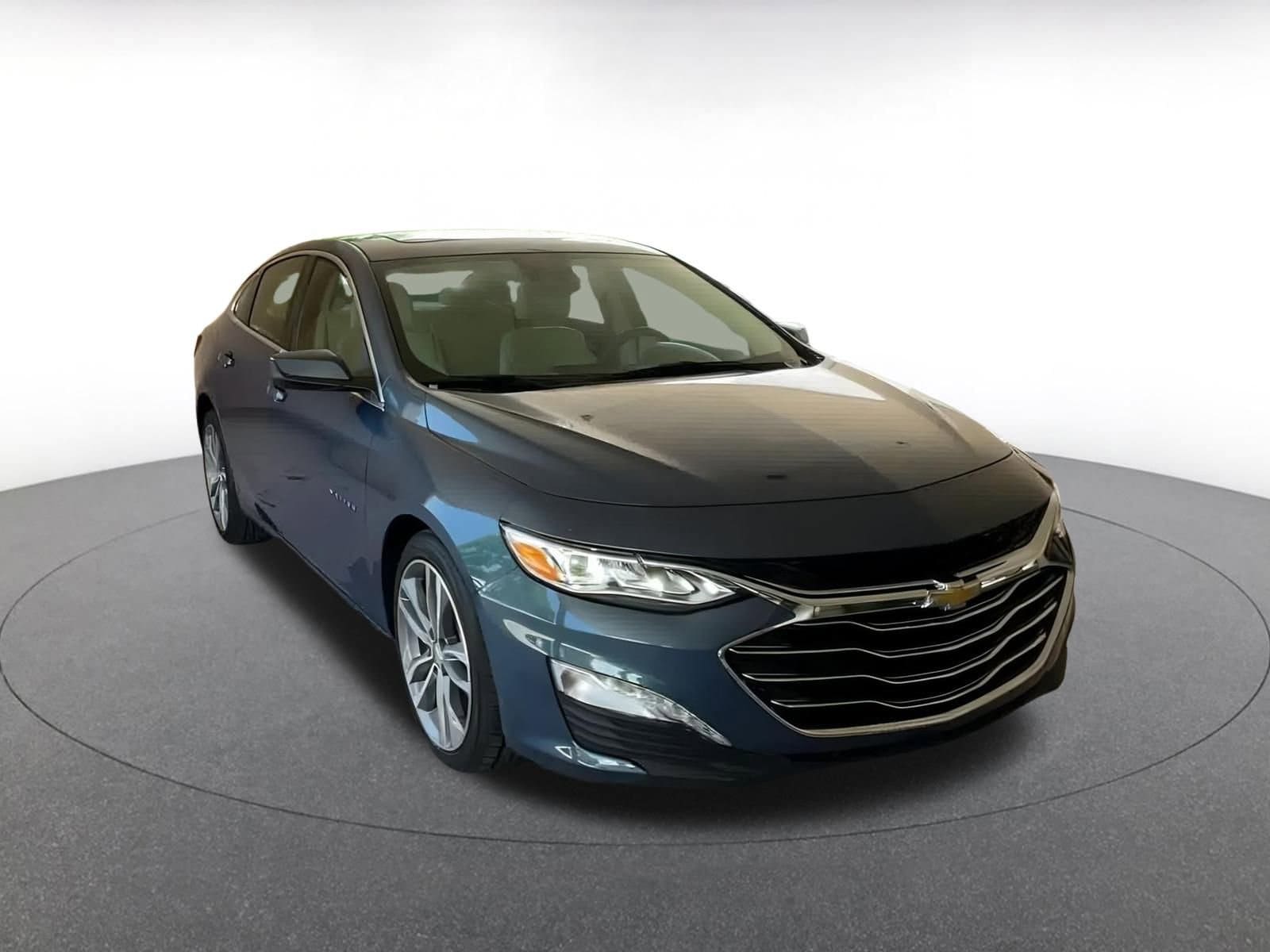 Thumbnail: 2024 Chevrolet Malibu - 3