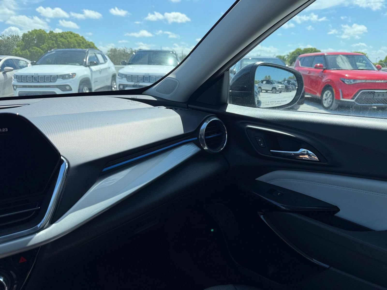 Thumbnail: 2025 Chevrolet Trax - 25