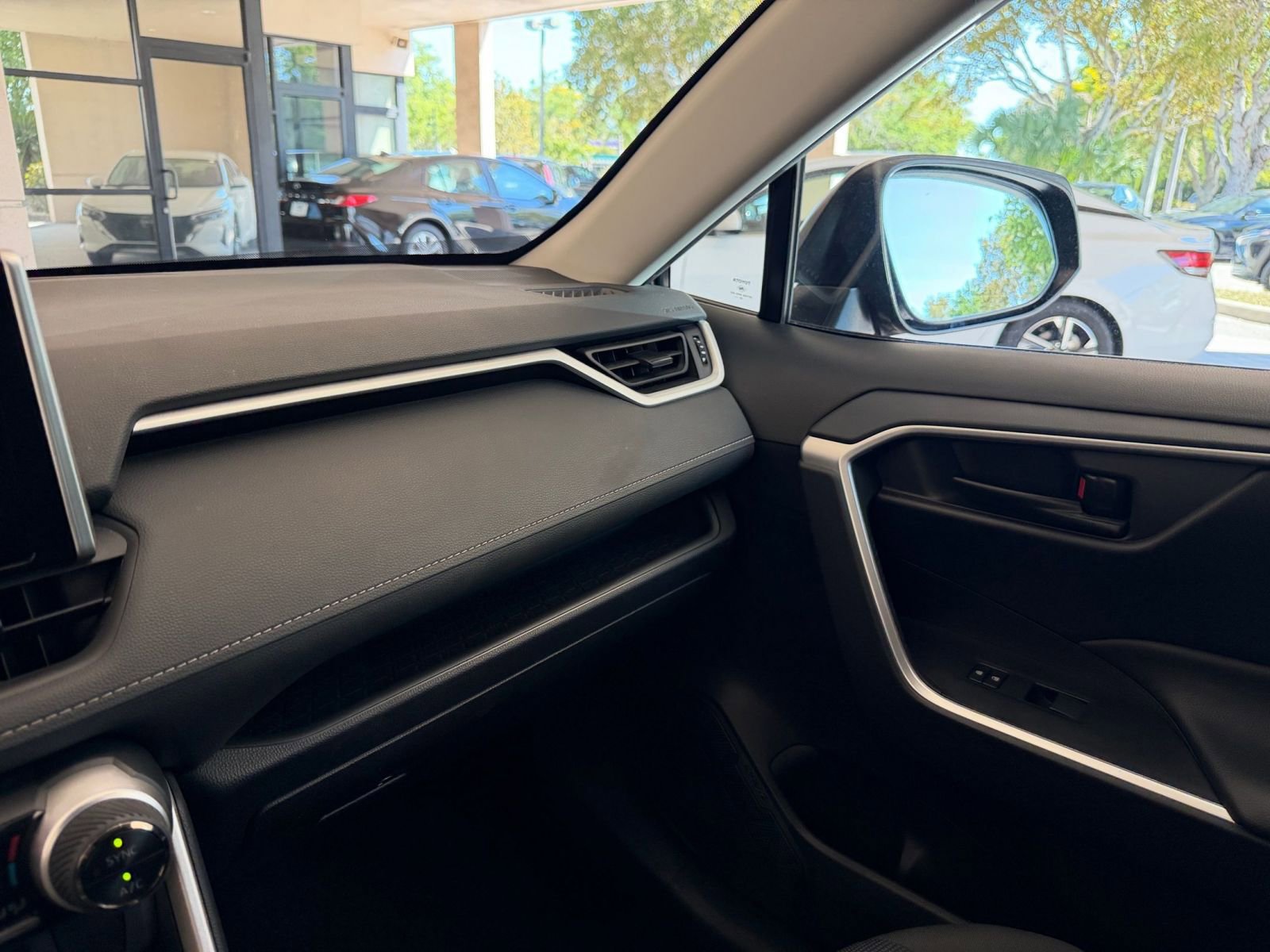 Thumbnail: 2025 Toyota RAV4 - 30