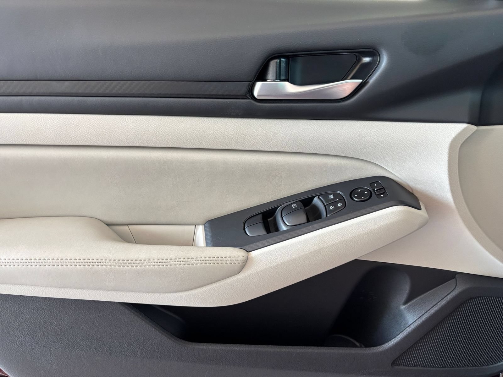 2025 Nissan Altima SV - Photo 18
