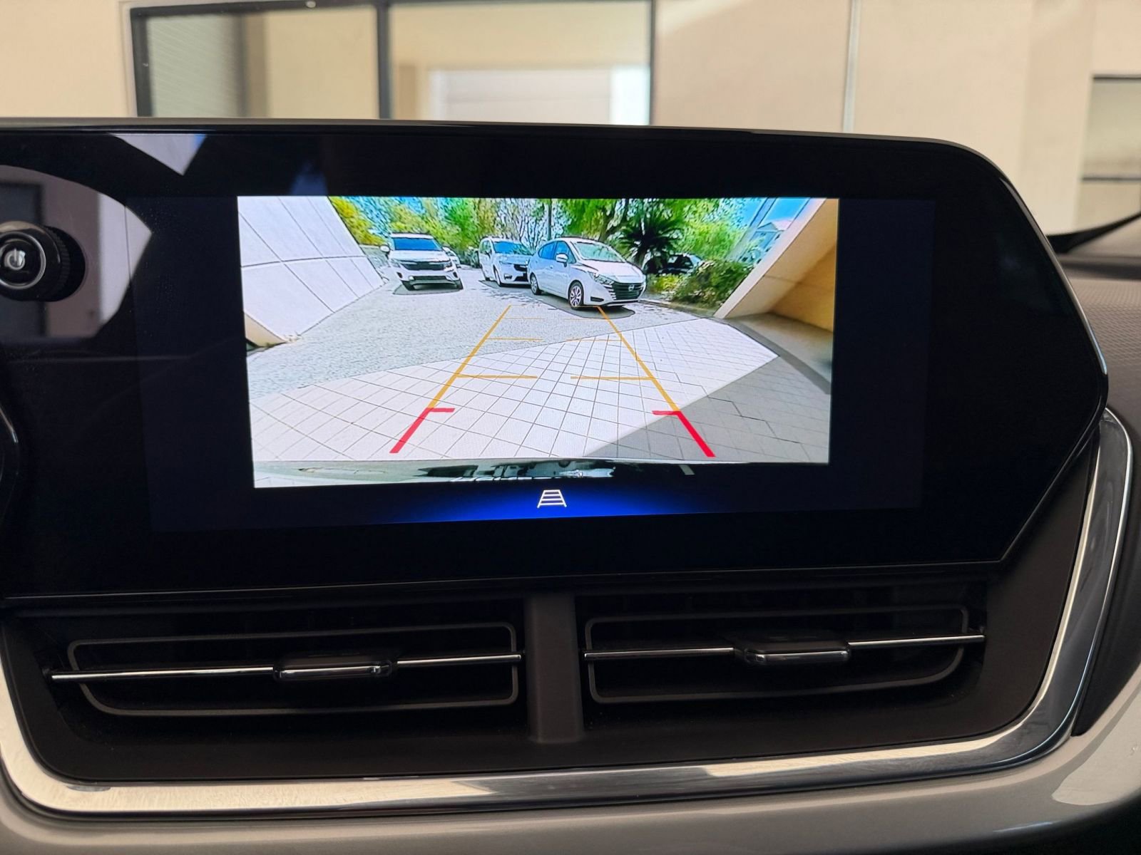 Thumbnail: 2025 Chevrolet Trax - 20