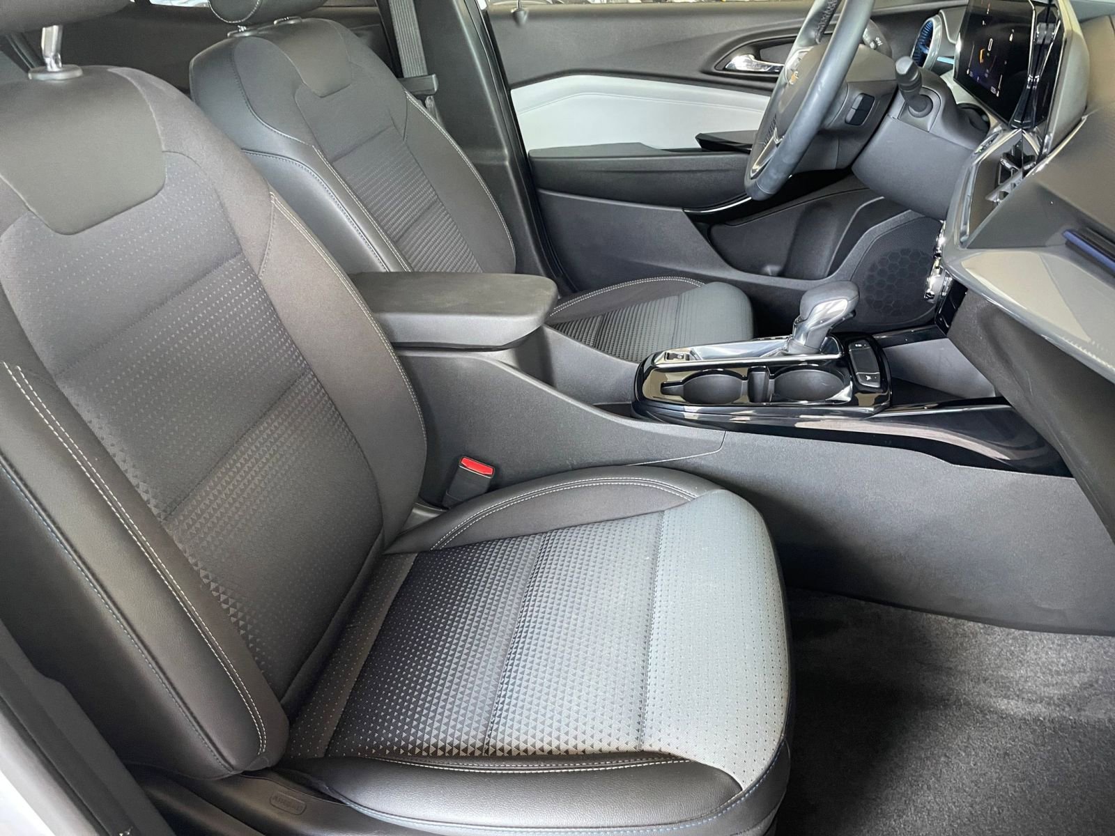 Thumbnail: 2025 Chevrolet Trax - 34