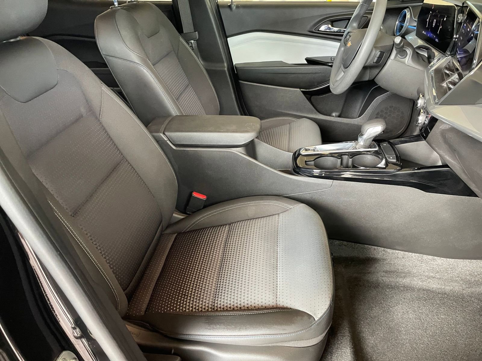 Thumbnail: 2025 Chevrolet Trax - 34