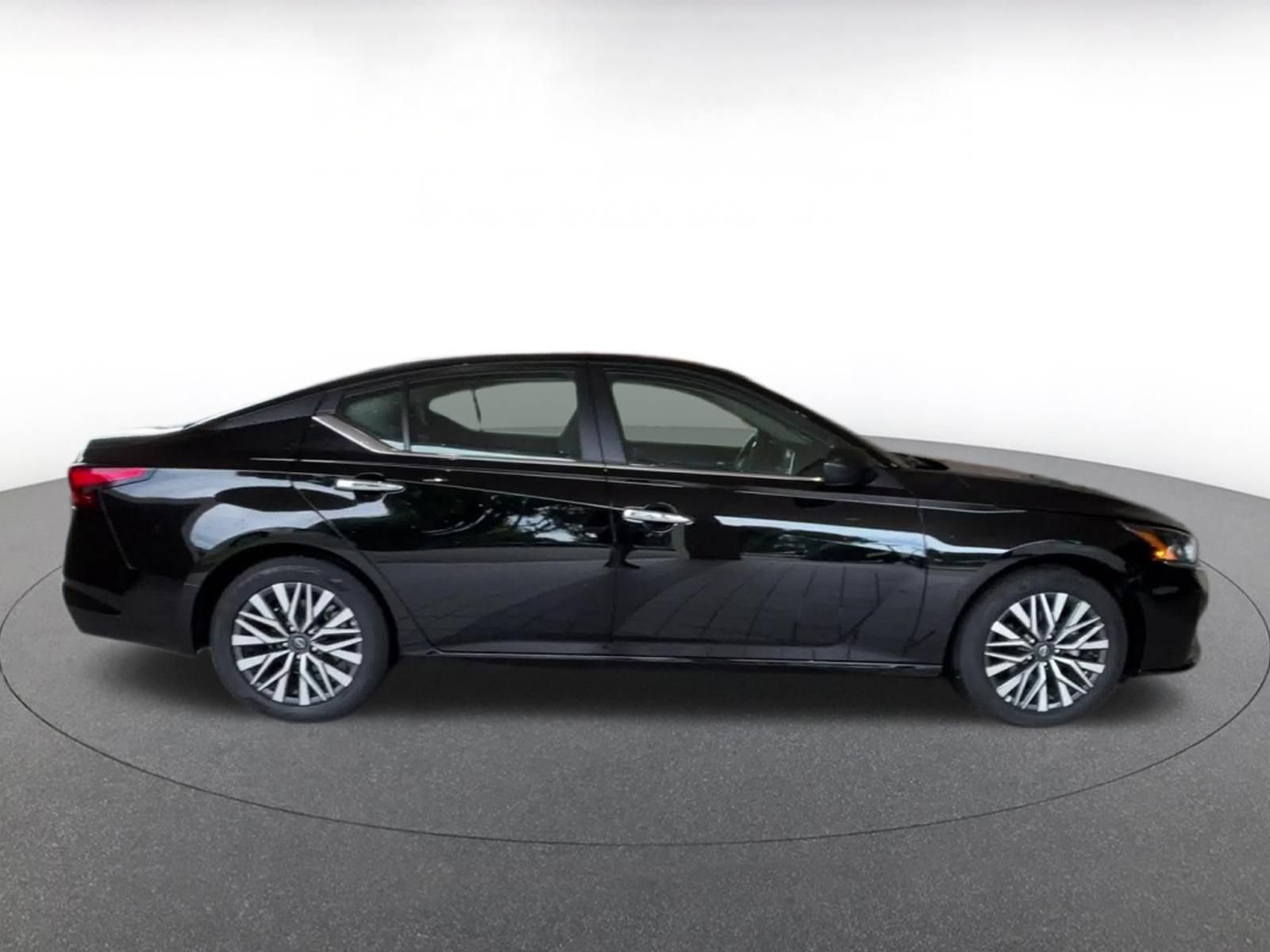 Thumbnail: 2025 Nissan Altima - 13