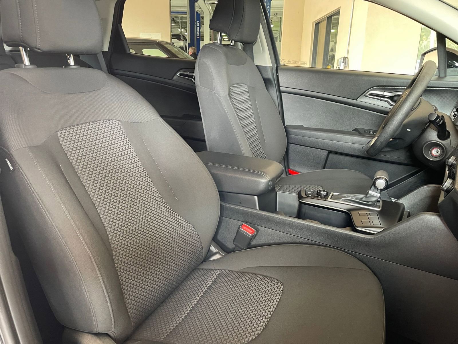 Thumbnail: 2025 Kia Sportage - 30