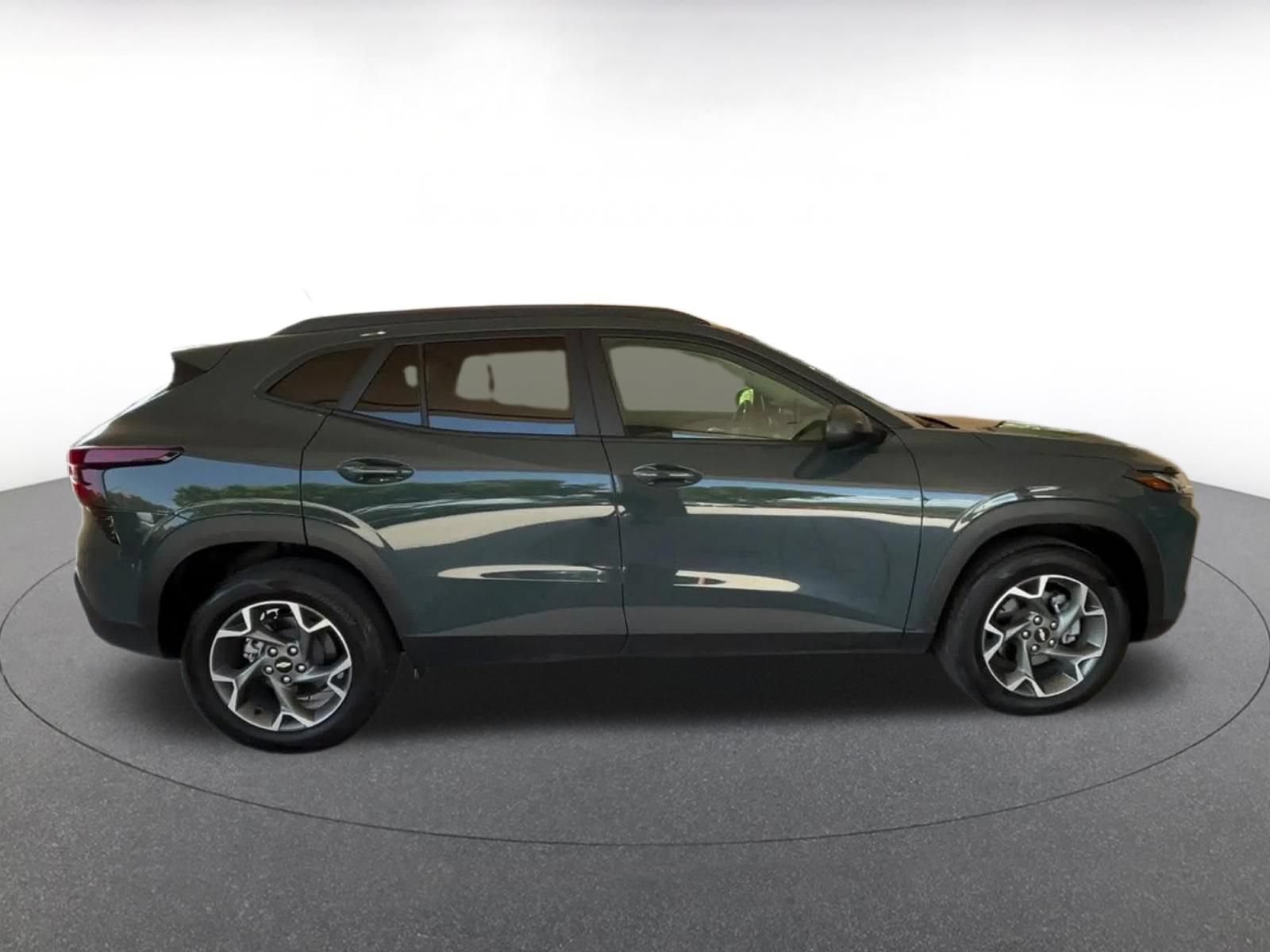 Thumbnail: 2025 Chevrolet Trax - 16