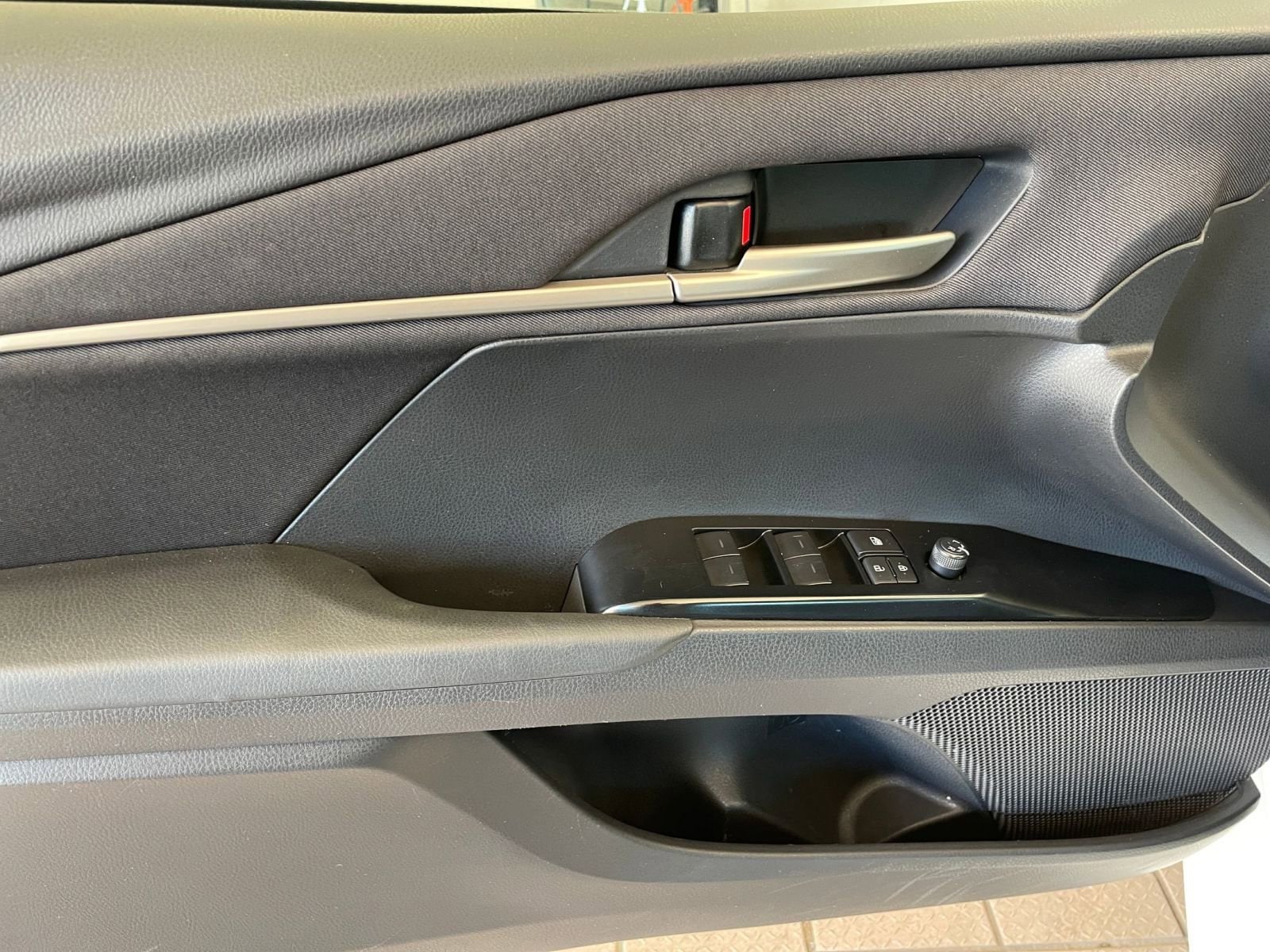 Thumbnail: 2025 Toyota Camry - 18