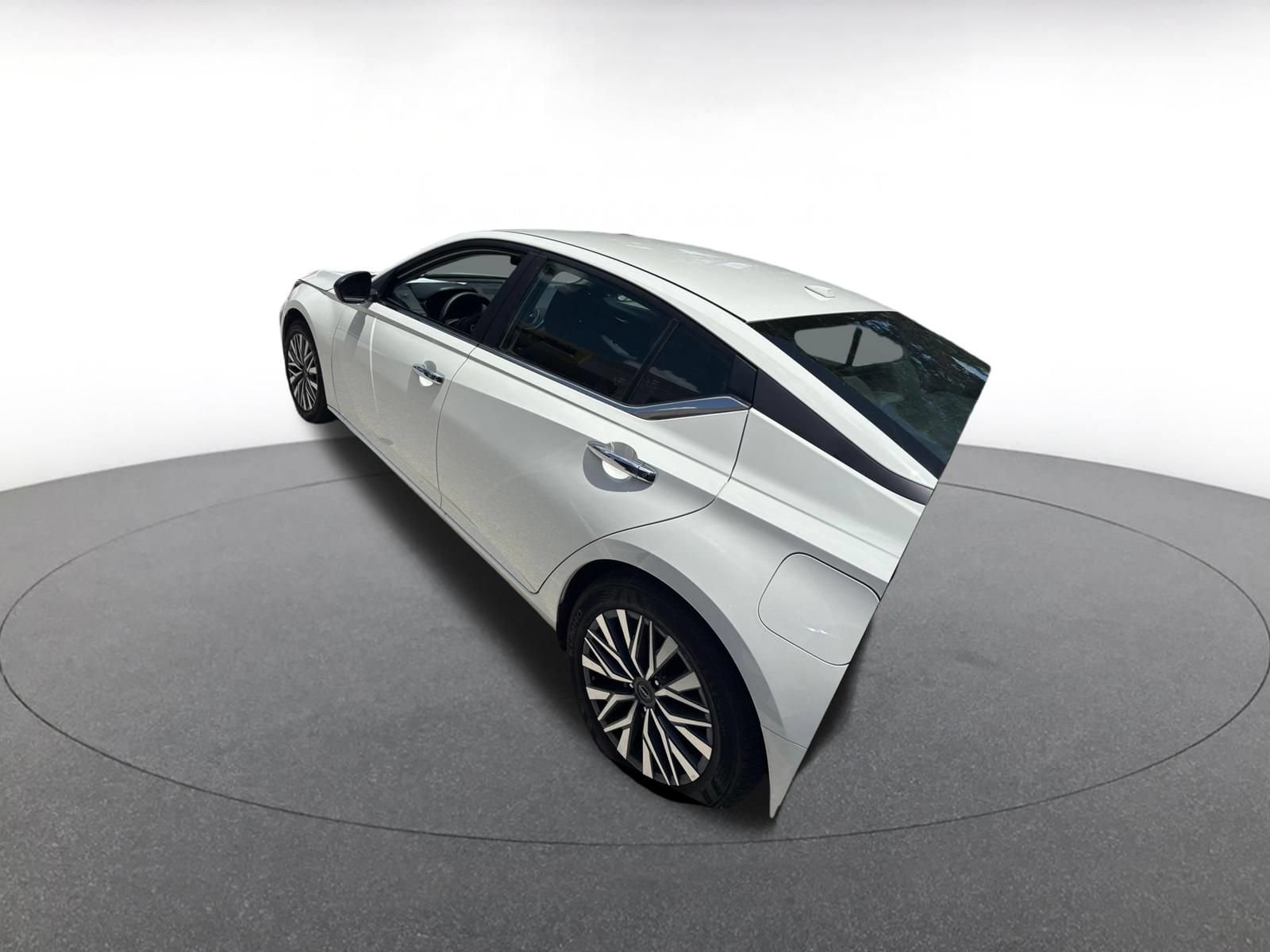 Thumbnail: 2025 Nissan Altima - 12
