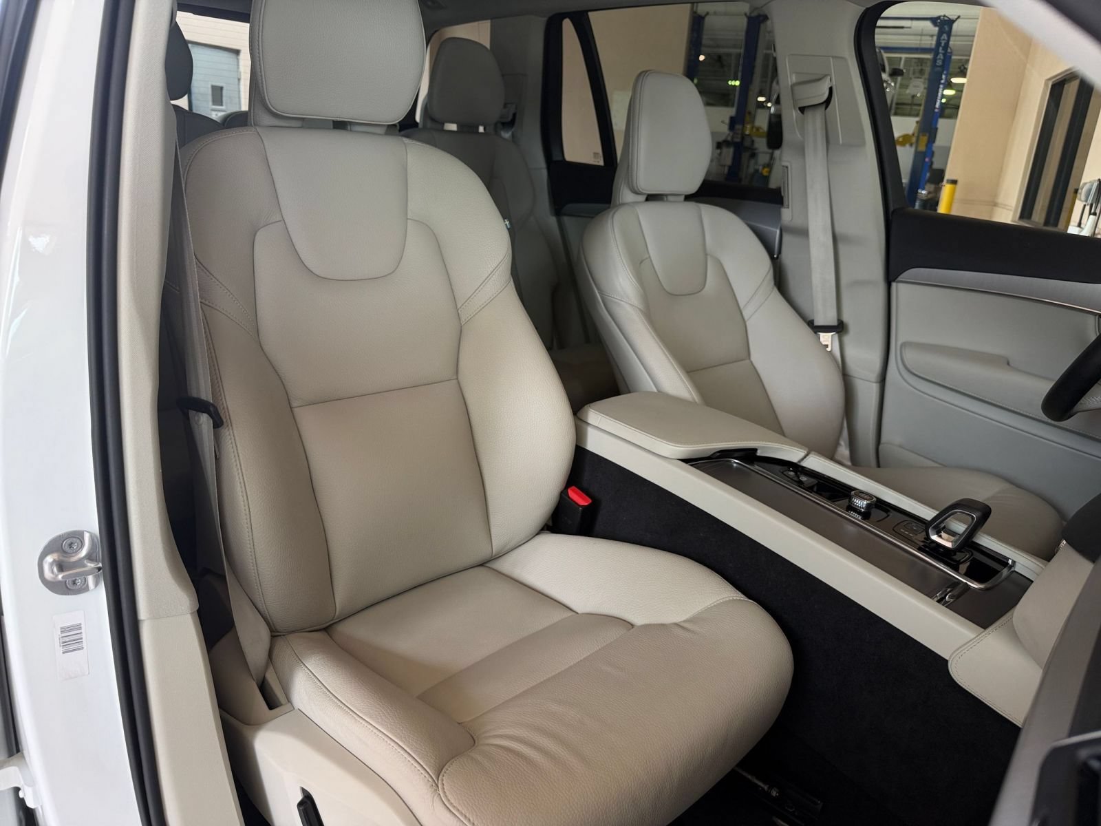 Thumbnail: 2025 Volvo XC90 - 35