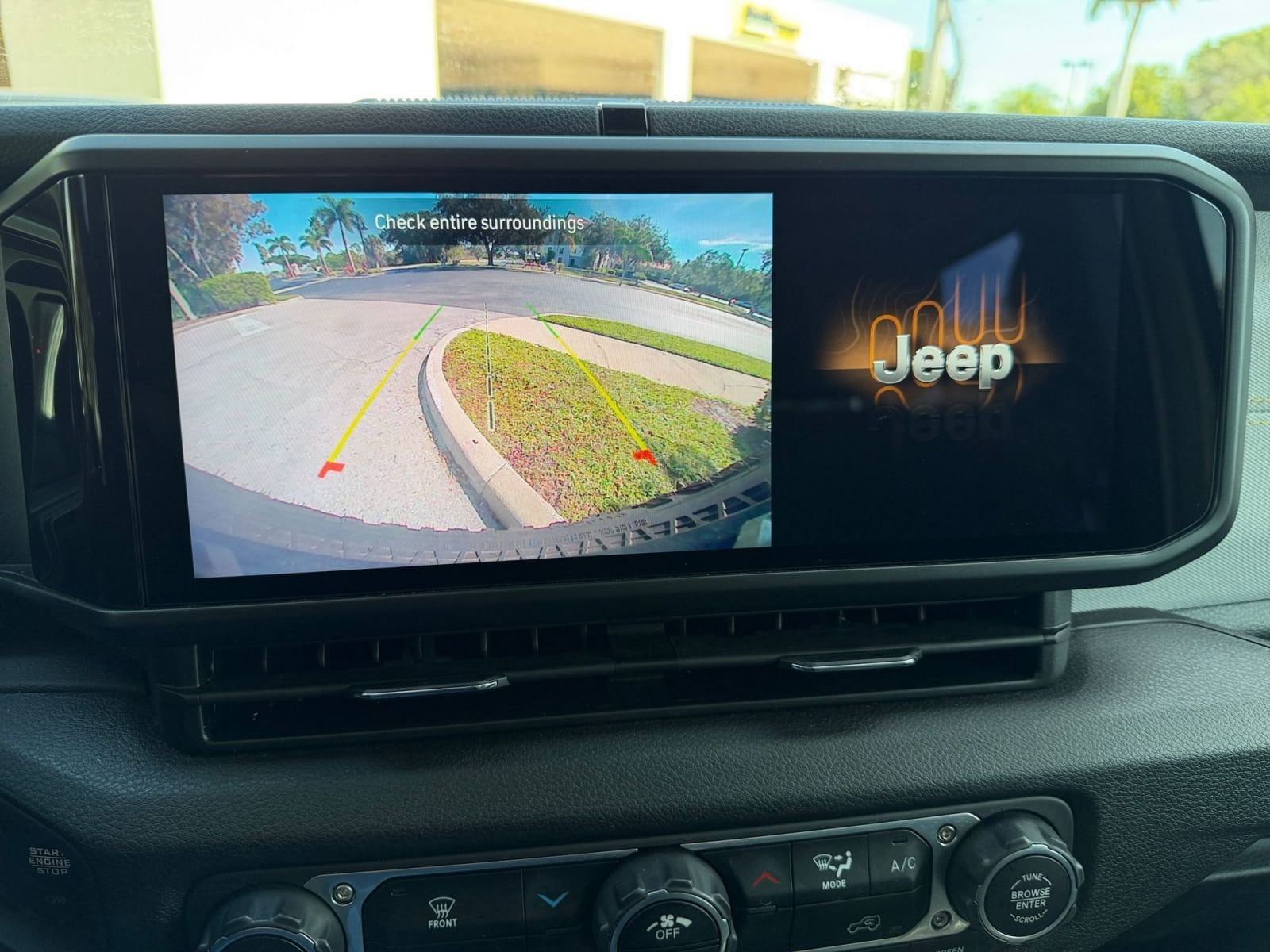 Thumbnail: 2025 Jeep Wrangler - 17