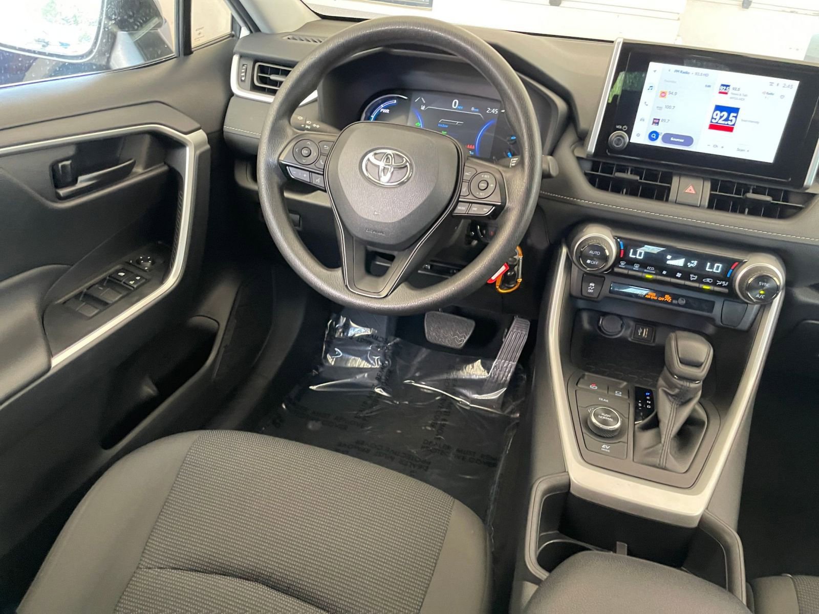 Thumbnail: 2025 Toyota RAV4 - 33