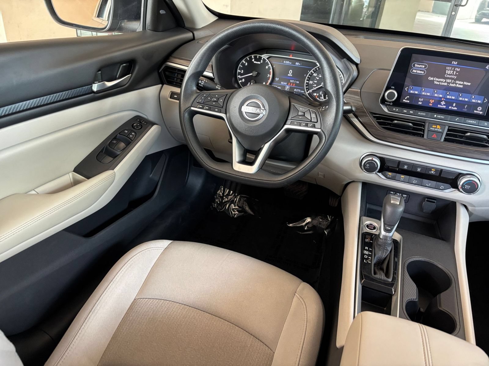 2025 Nissan Altima SV - Photo 34