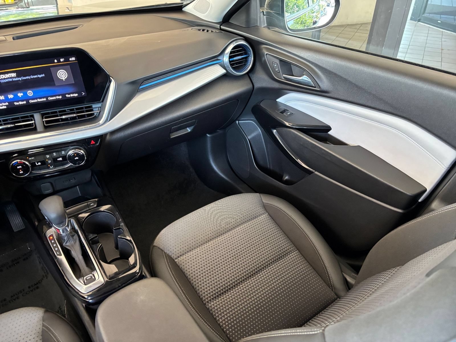 Thumbnail: 2025 Chevrolet Trax - 34