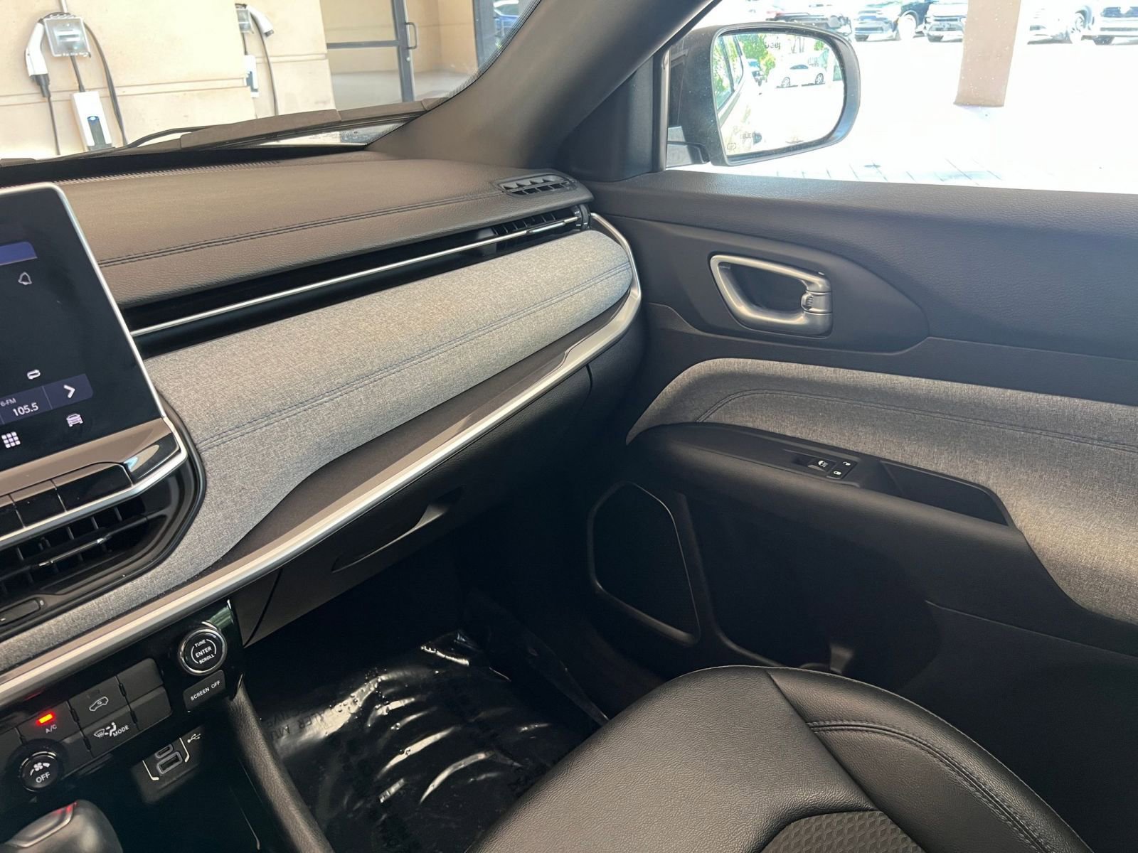 Thumbnail: 2023 Jeep Compass - 29
