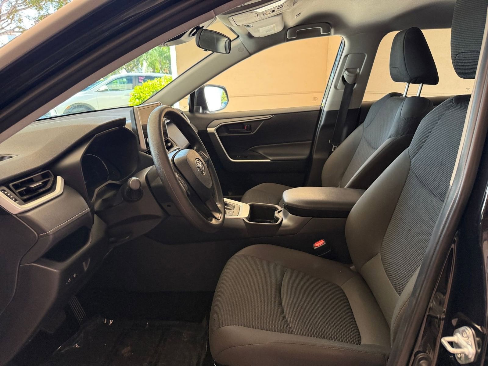 Thumbnail: 2025 Toyota RAV4 - 32