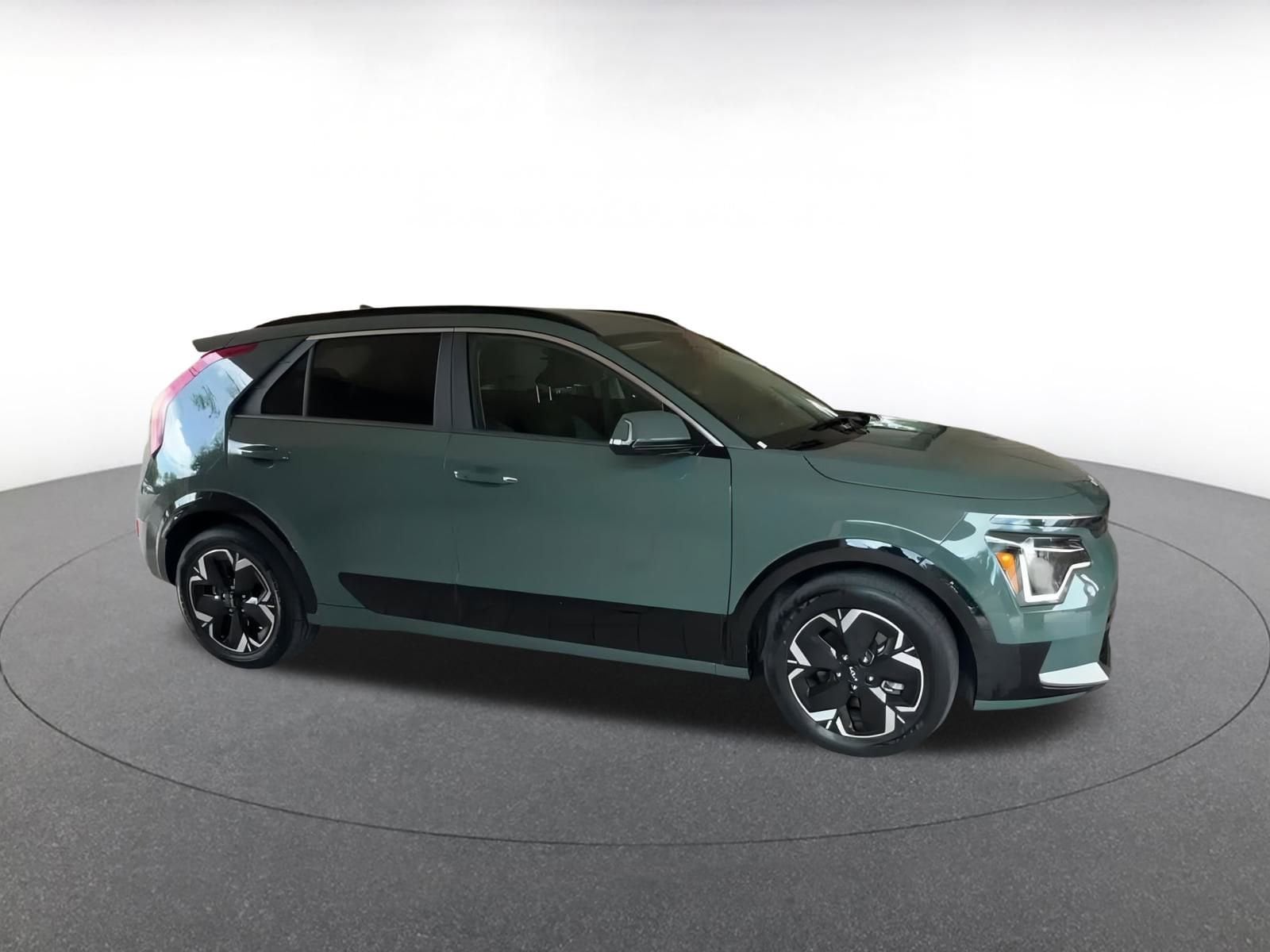 Thumbnail: 2023 Kia Niro - 2