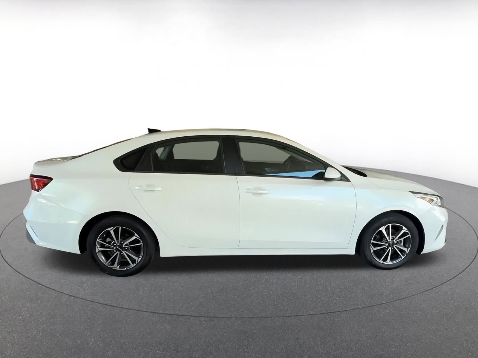 Thumbnail: 2024 Kia Forte - 16