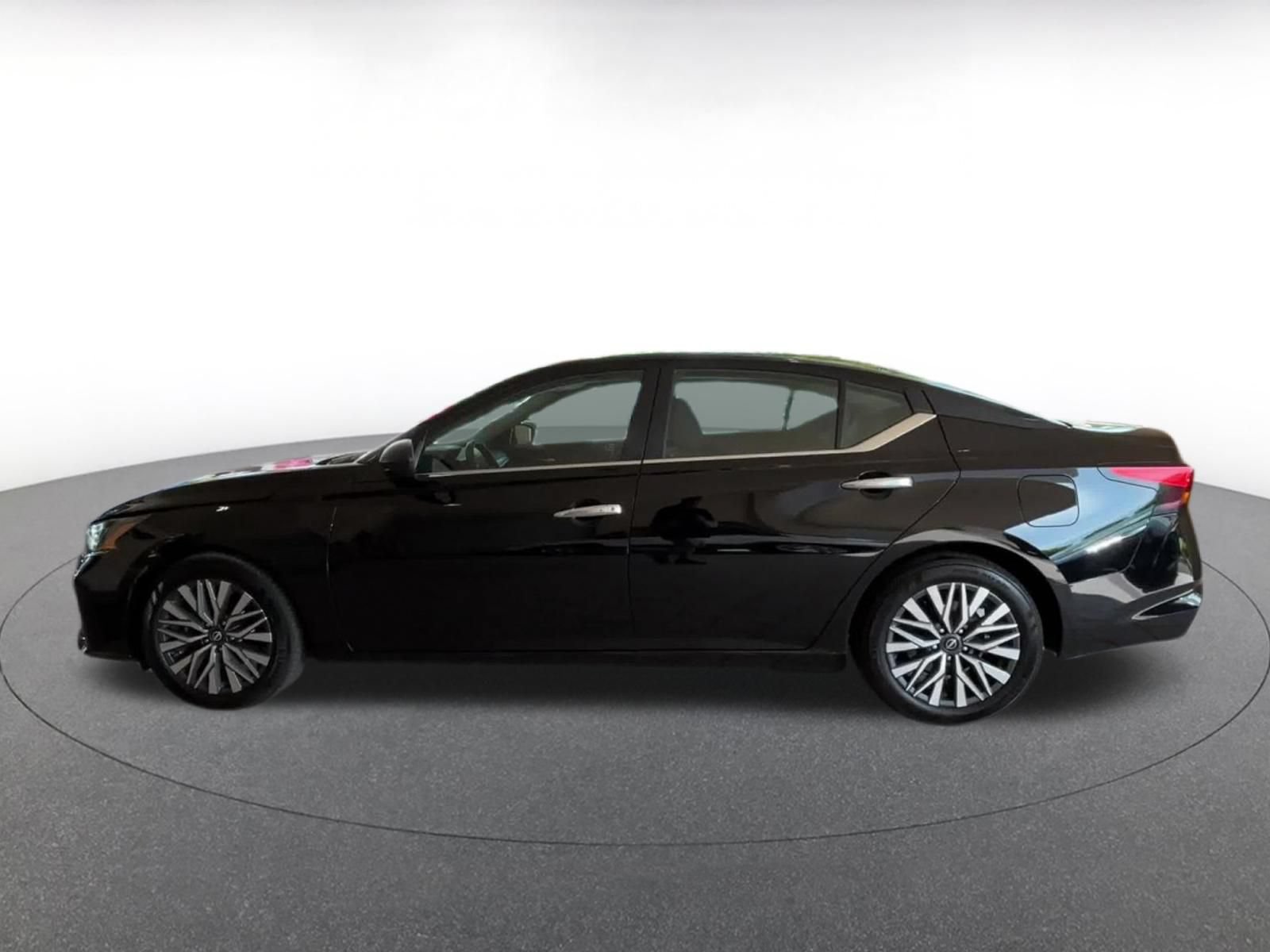 Thumbnail: 2025 Nissan Altima - 8