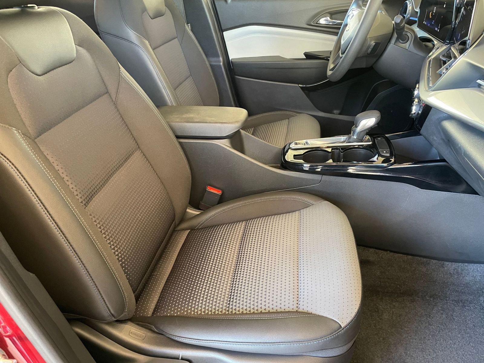 Thumbnail: 2025 Chevrolet Trax - 34