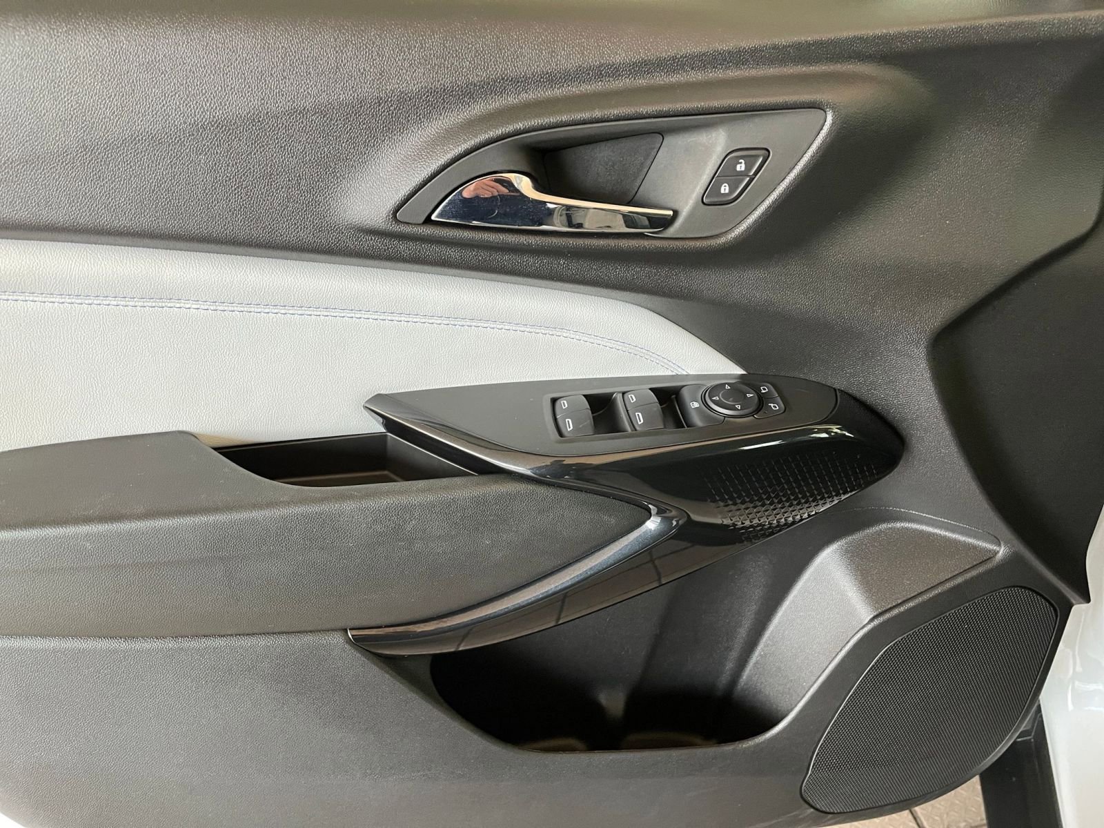 Thumbnail: 2025 Chevrolet Trax - 18