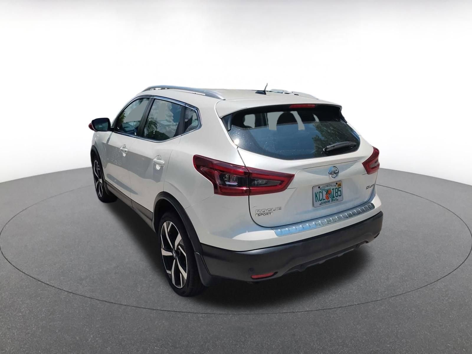 2022 Nissan Rogue Sport SL 3