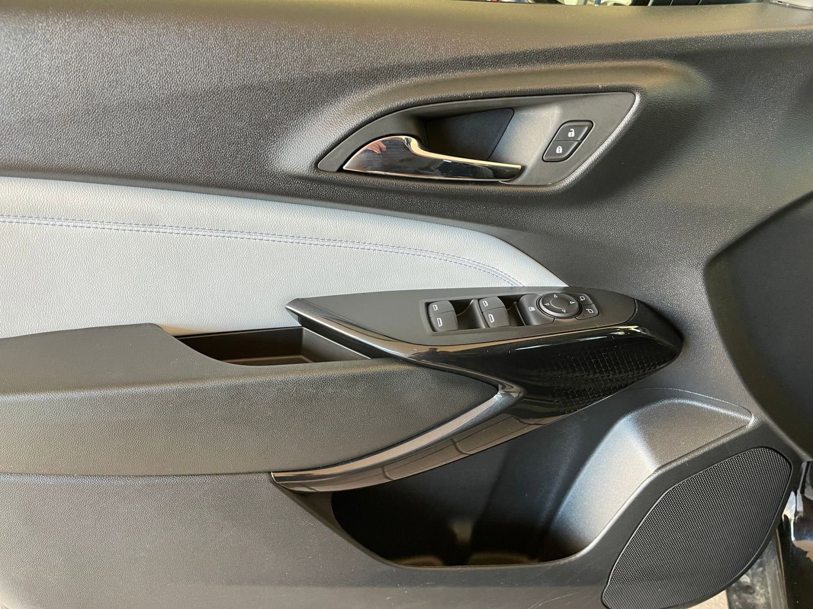 Thumbnail: 2025 Chevrolet Trax - 18