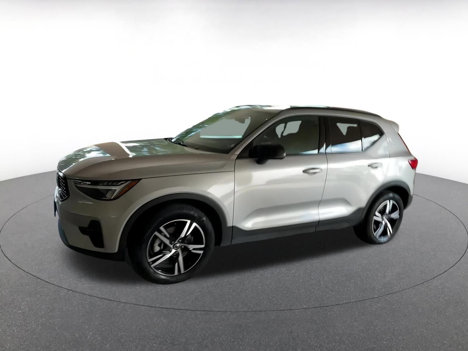 Thumbnail: 2024 Volvo XC40 - 8