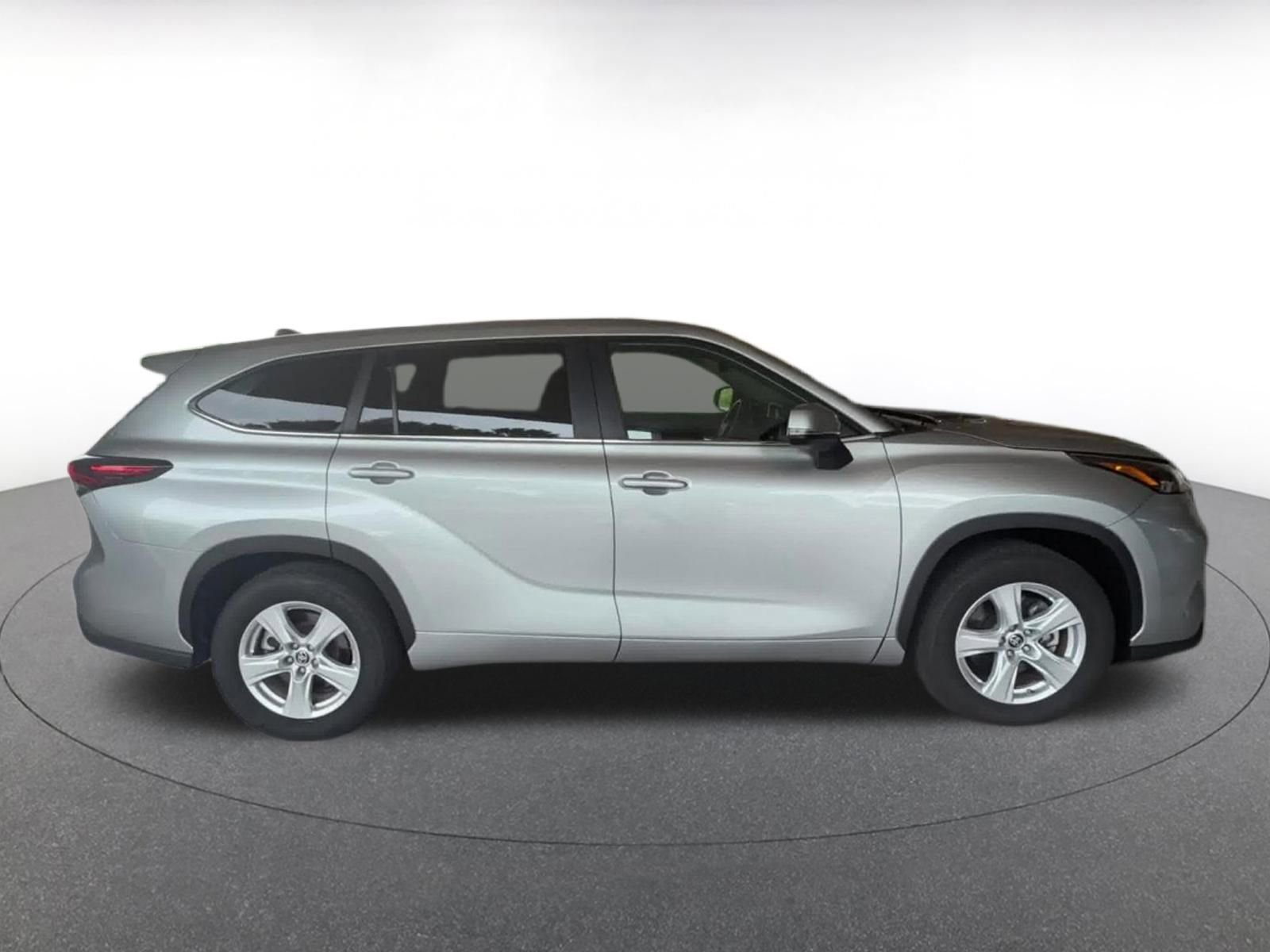 Thumbnail: 2025 Toyota Highlander - 16