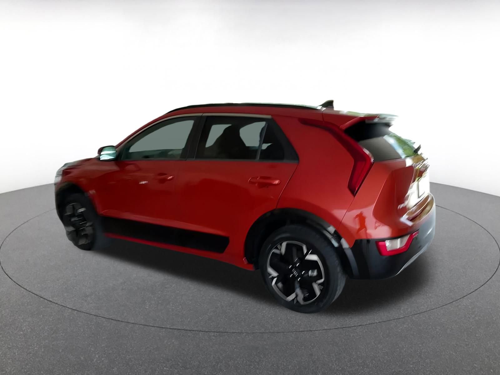 Thumbnail: 2023 Kia Niro - 9