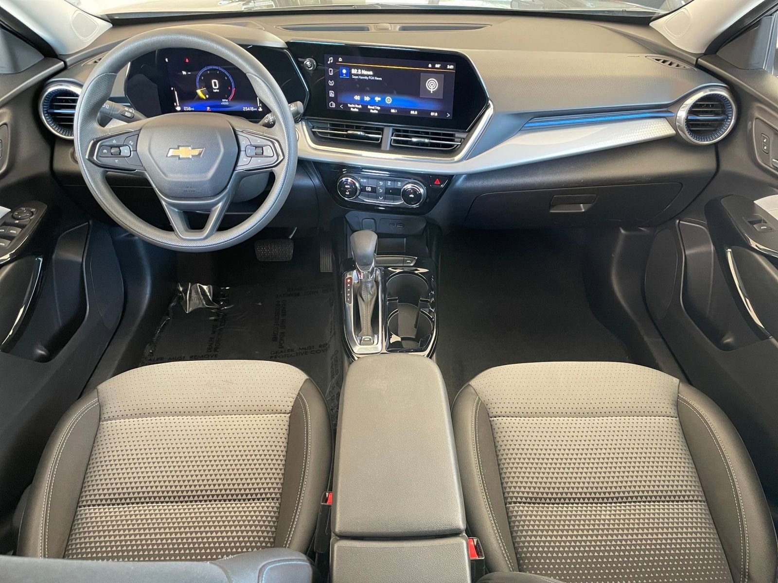 Thumbnail: 2025 Chevrolet Trax - 32