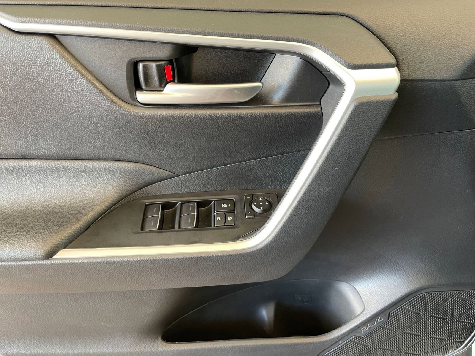 Thumbnail: 2025 Toyota RAV4 - 20