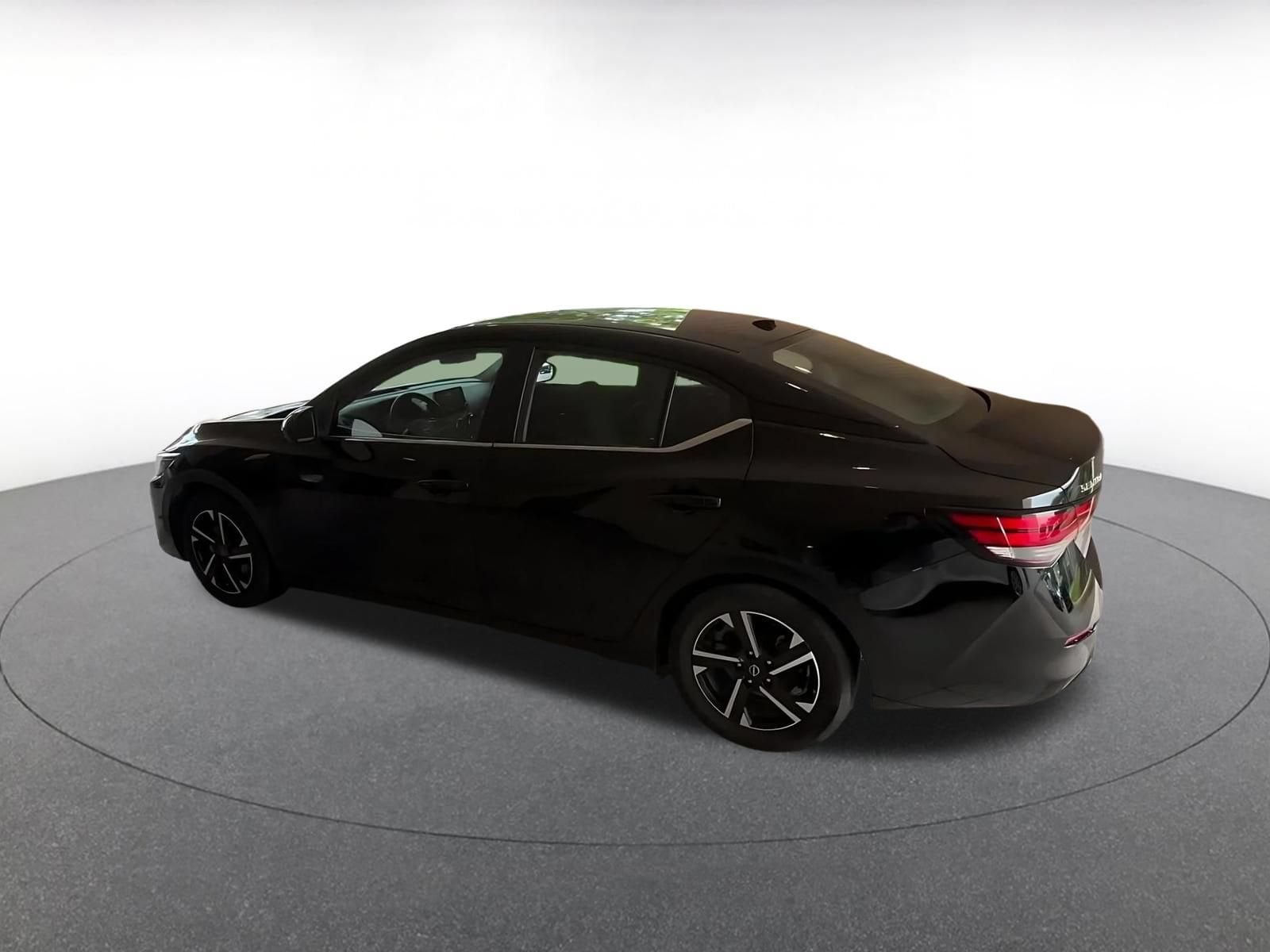 Thumbnail: 2025 Nissan Sentra - 10