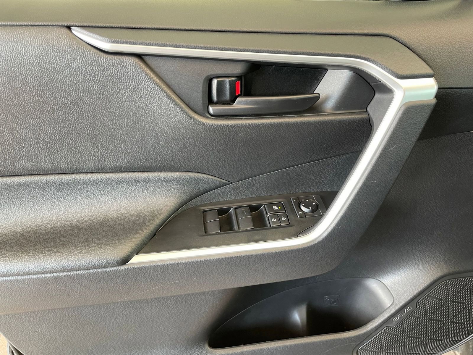 Thumbnail: 2025 Toyota RAV4 - 20