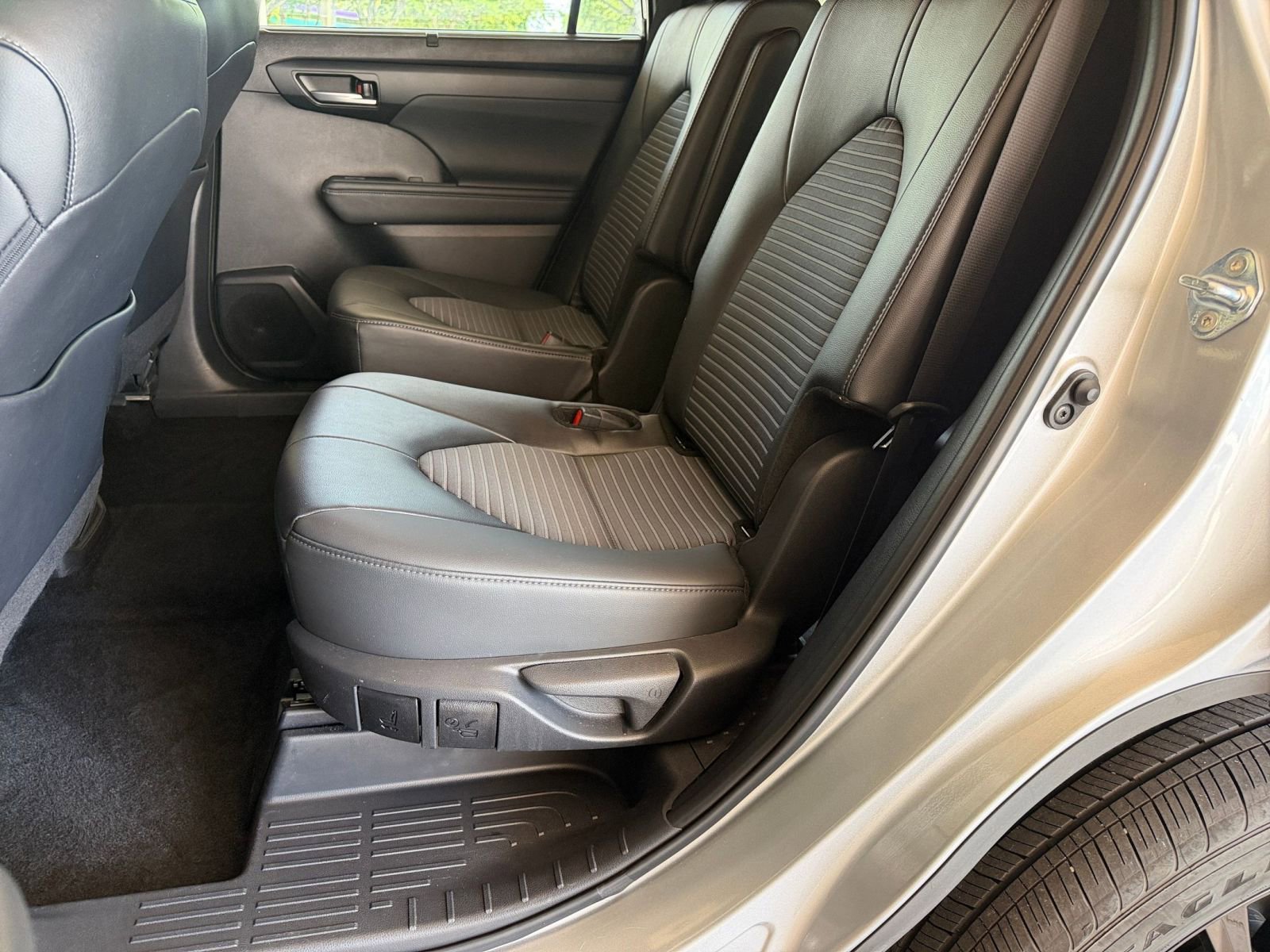 Thumbnail: 2025 Toyota Highlander - 27