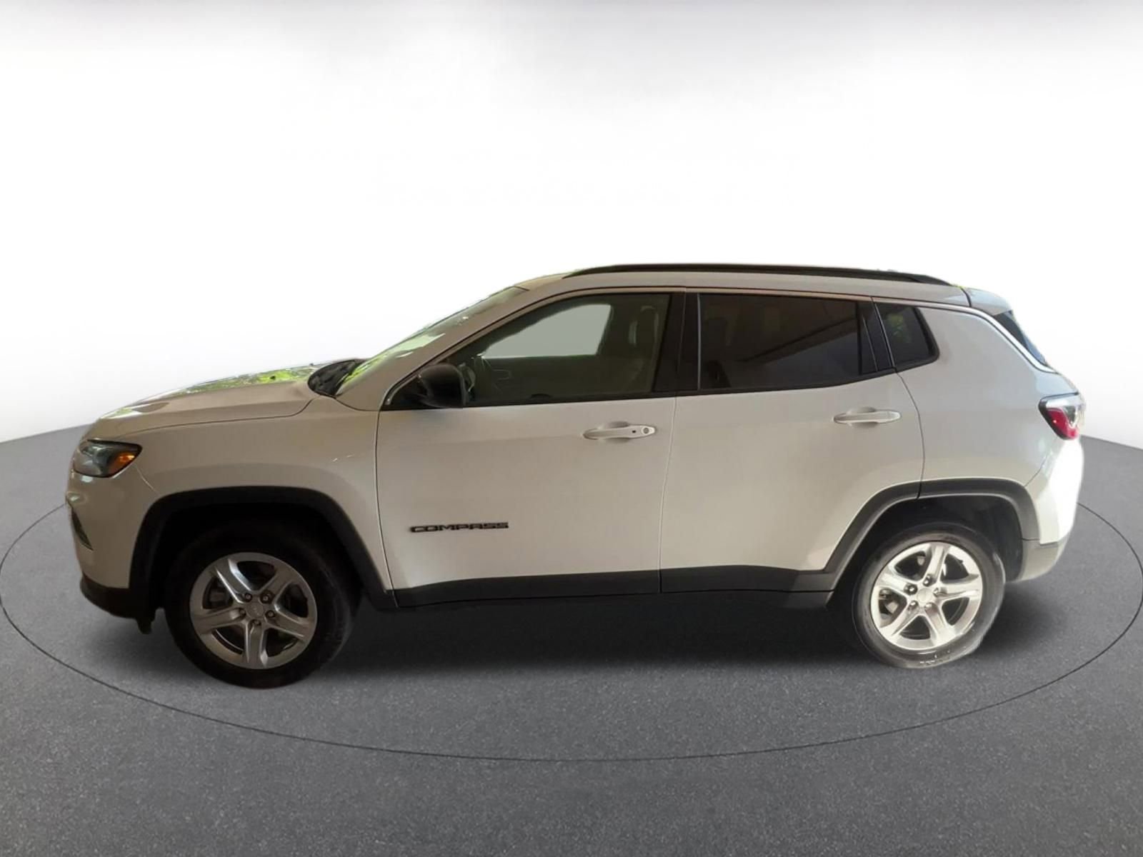 Thumbnail: 2023 Jeep Compass - 9