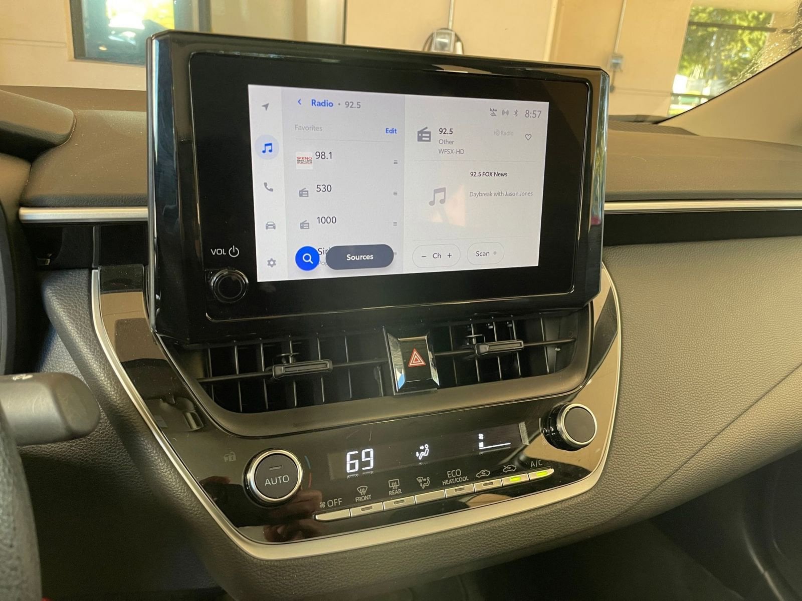 Thumbnail: 2025 Toyota Corolla - 18