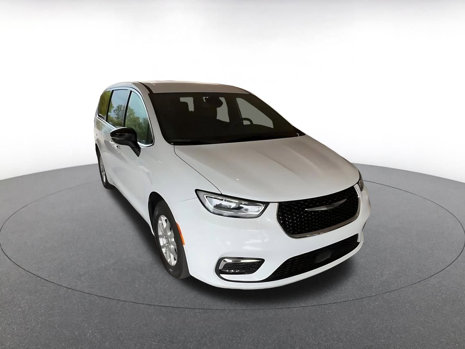 Thumbnail: 2025 Chrysler Pacifica - 3