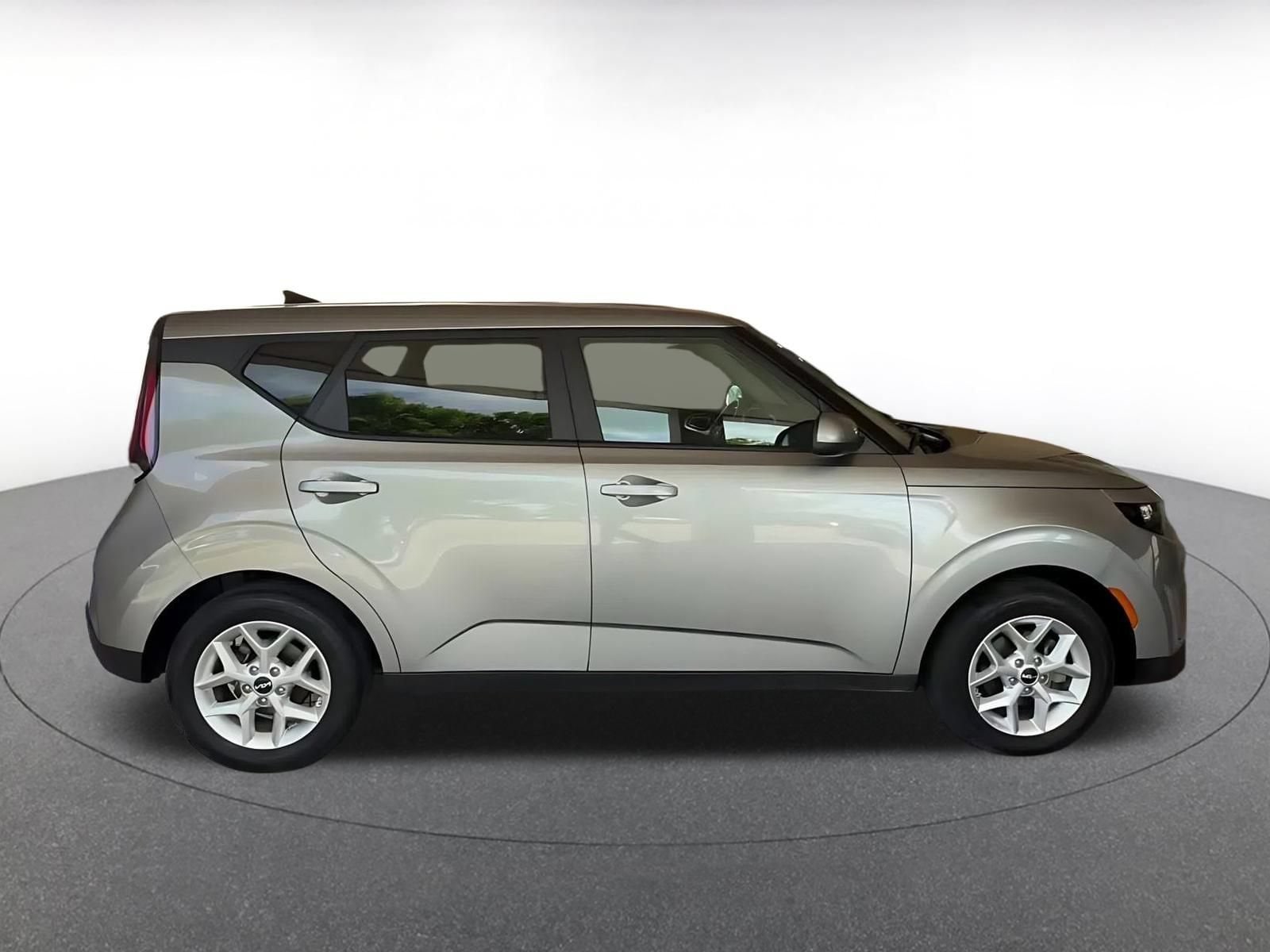 2025 Kia Soul LX - Photo 15