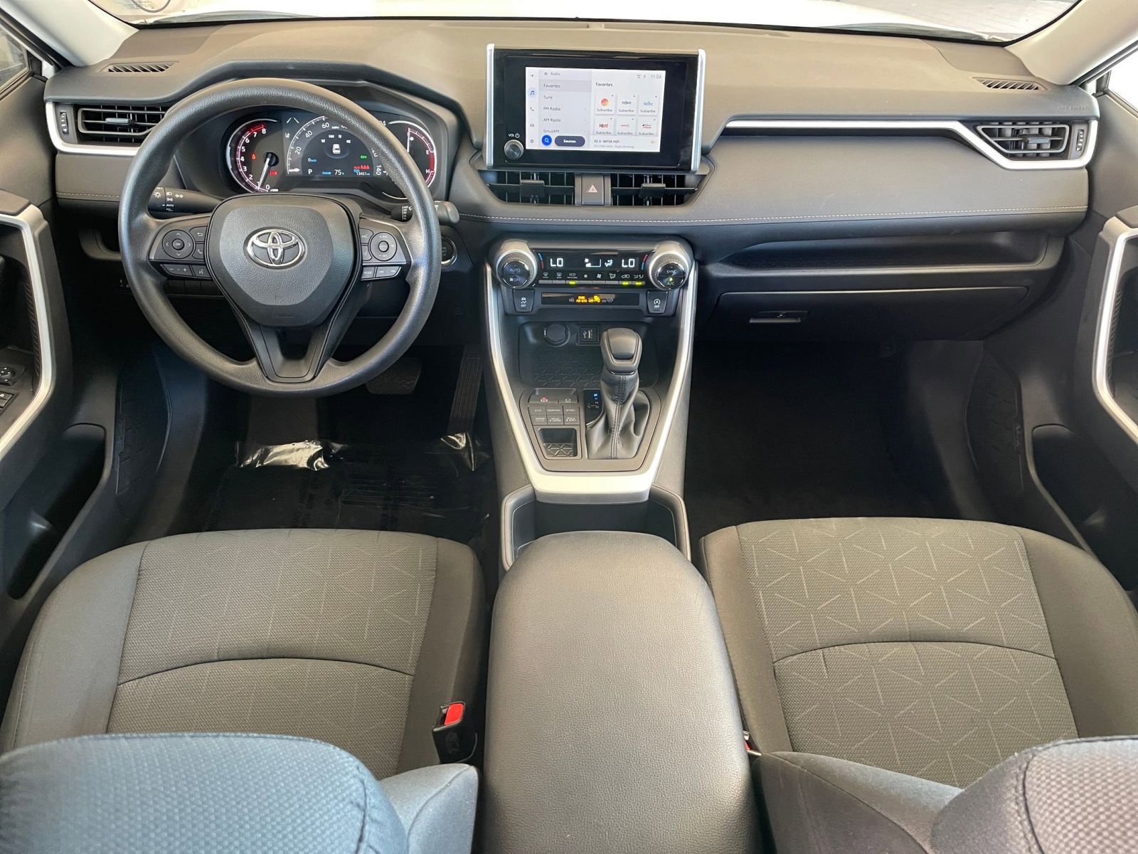 Thumbnail: 2025 Toyota RAV4 - 34